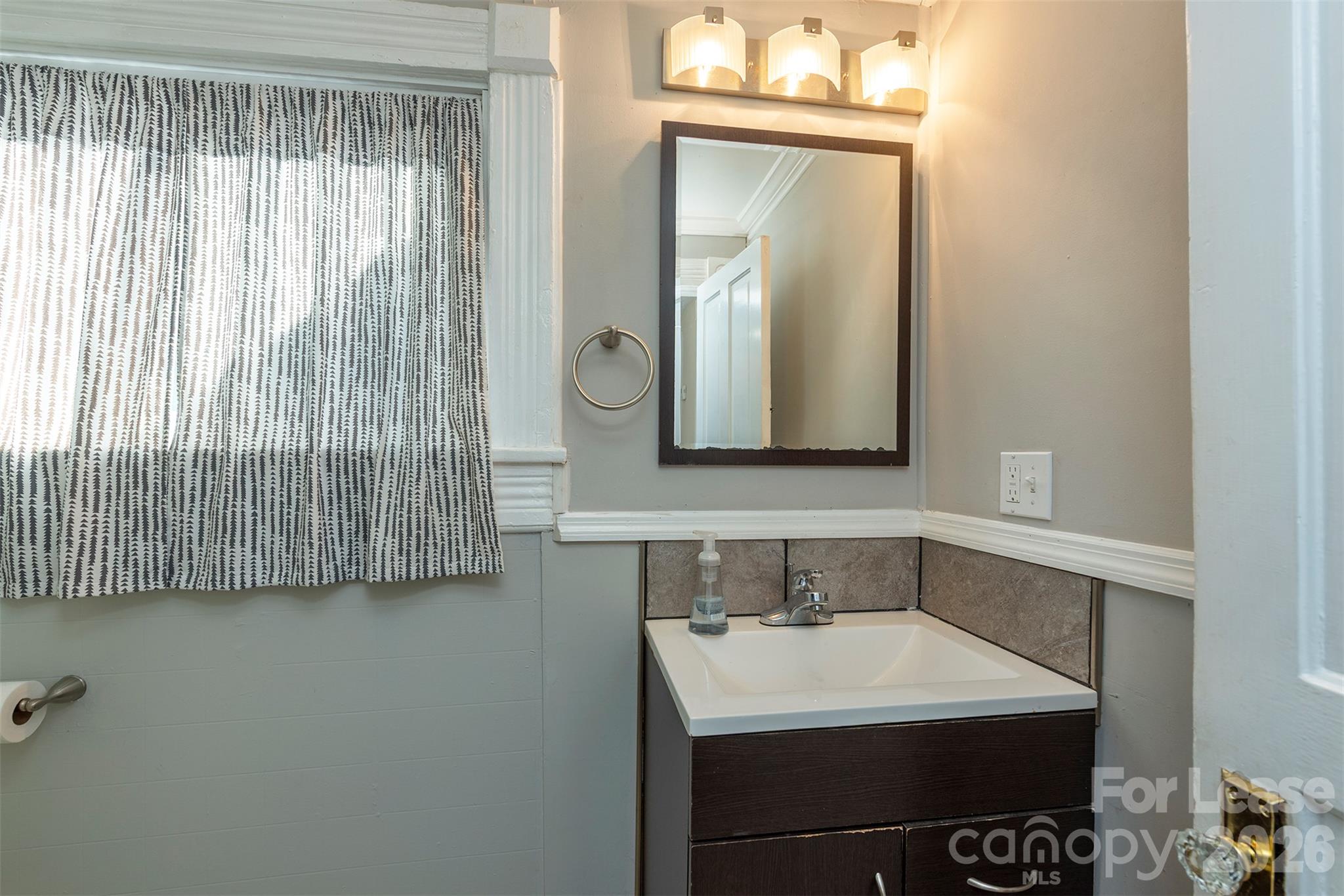 171 Charlotte Street Property Photo 25