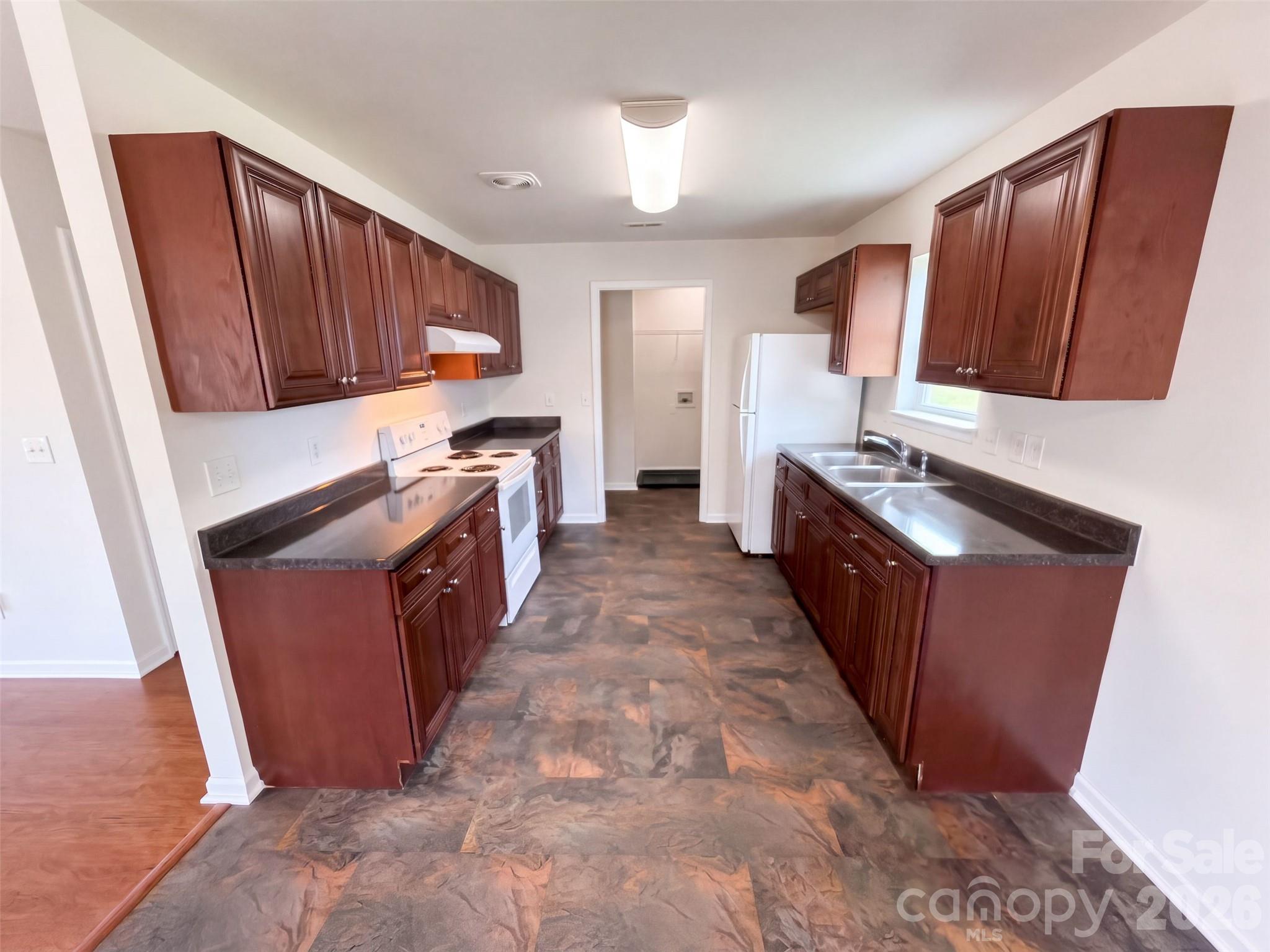 109 Lakewood Avenue Property Photo 2