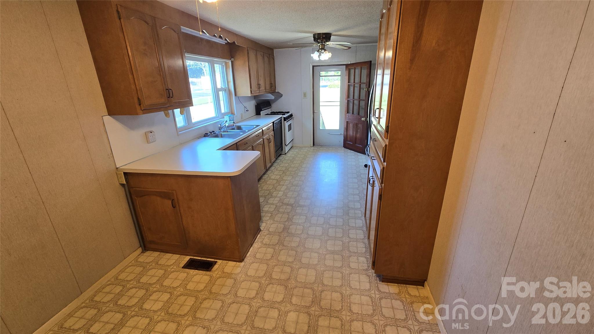 114 School Street Property Photo 8