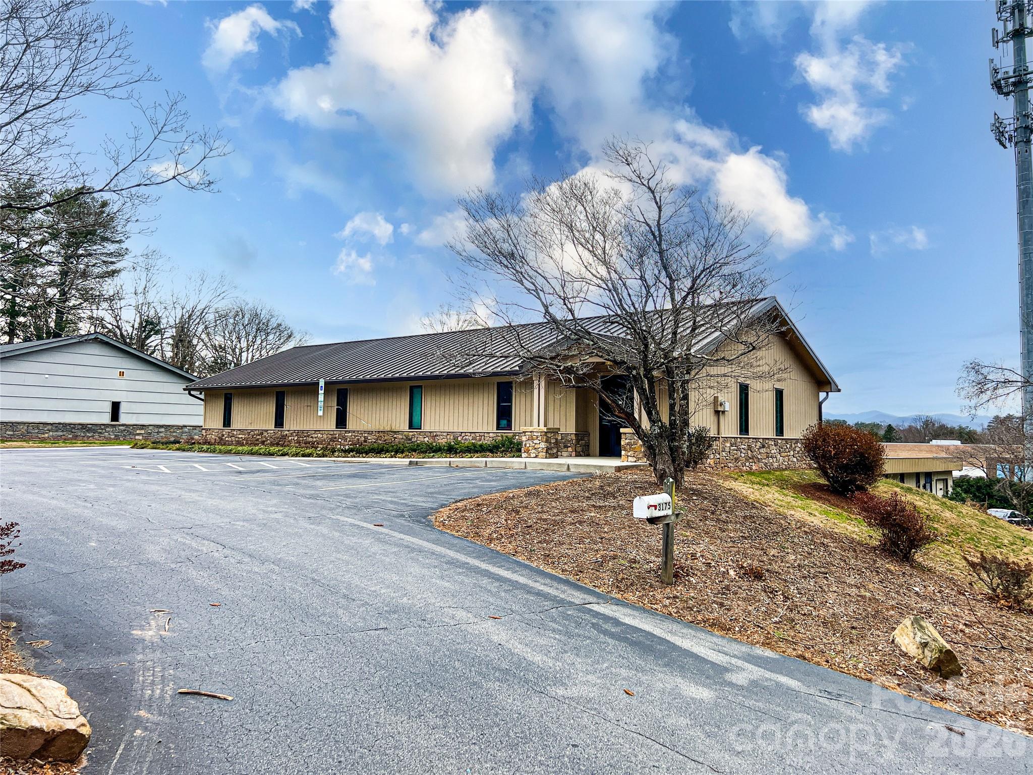 3175 Sweeten Creek Road Property Photo 6