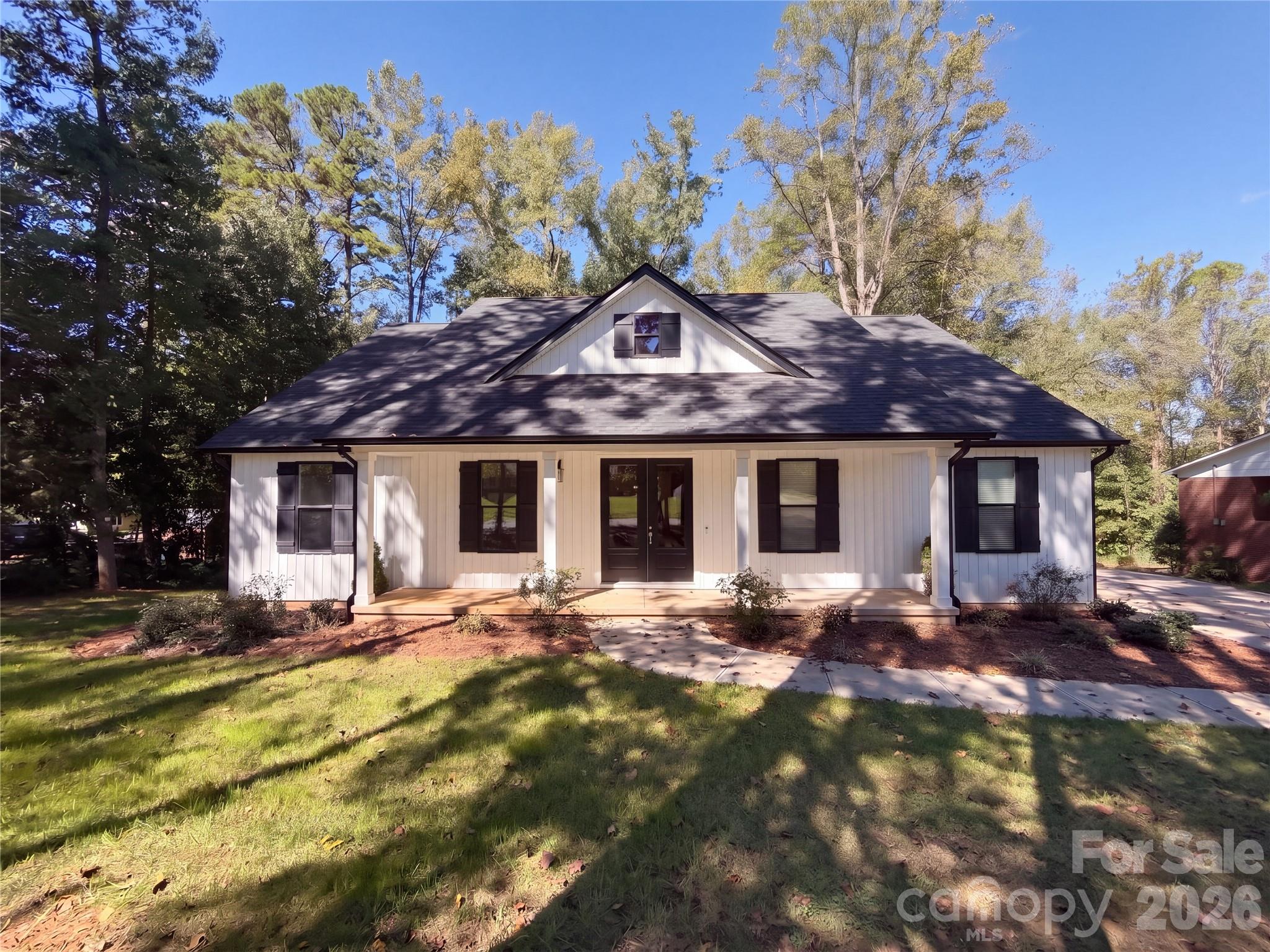 8807 Crestwood Drive Property Photo 1