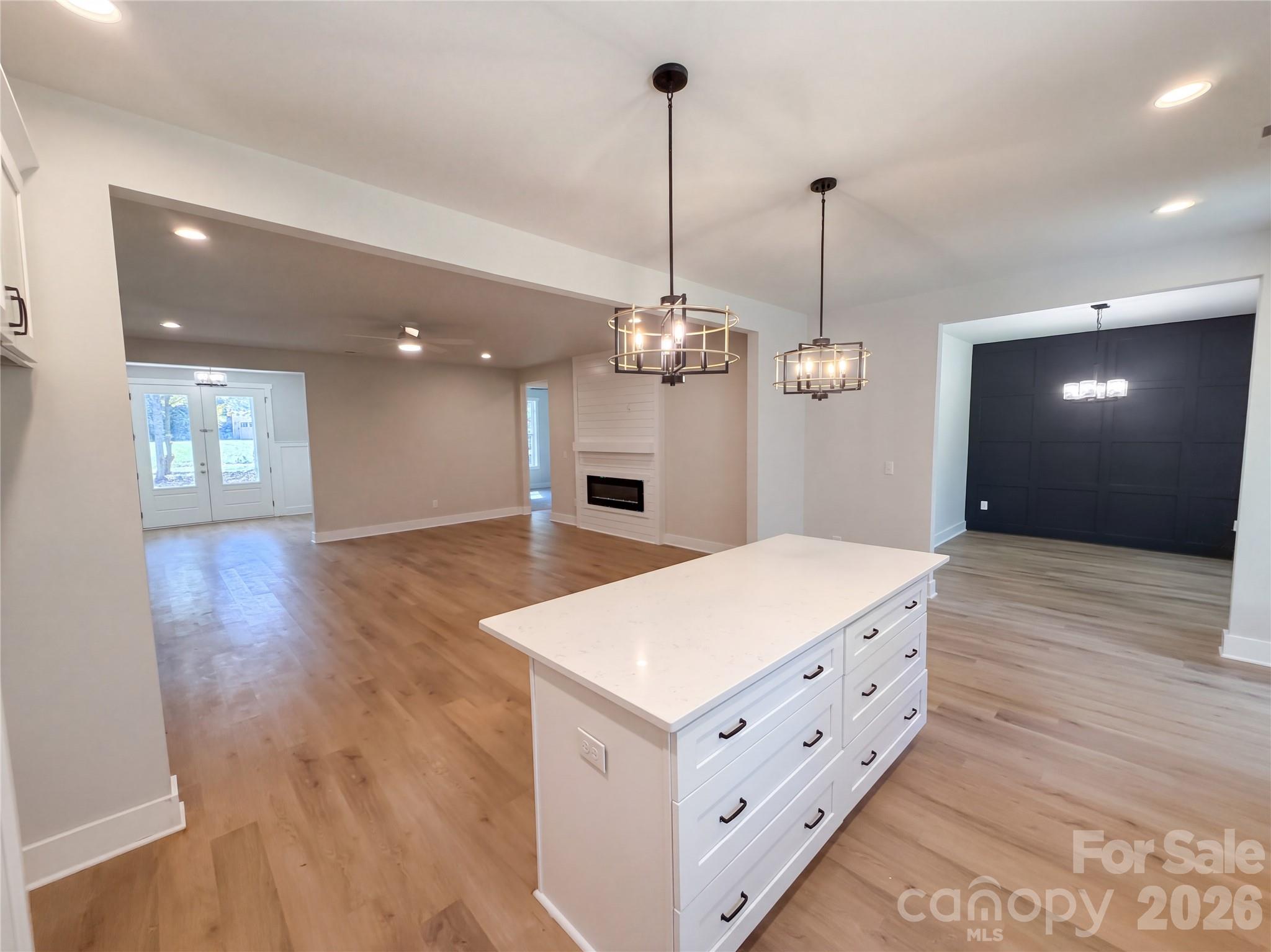8807 Crestwood Drive Property Photo 4
