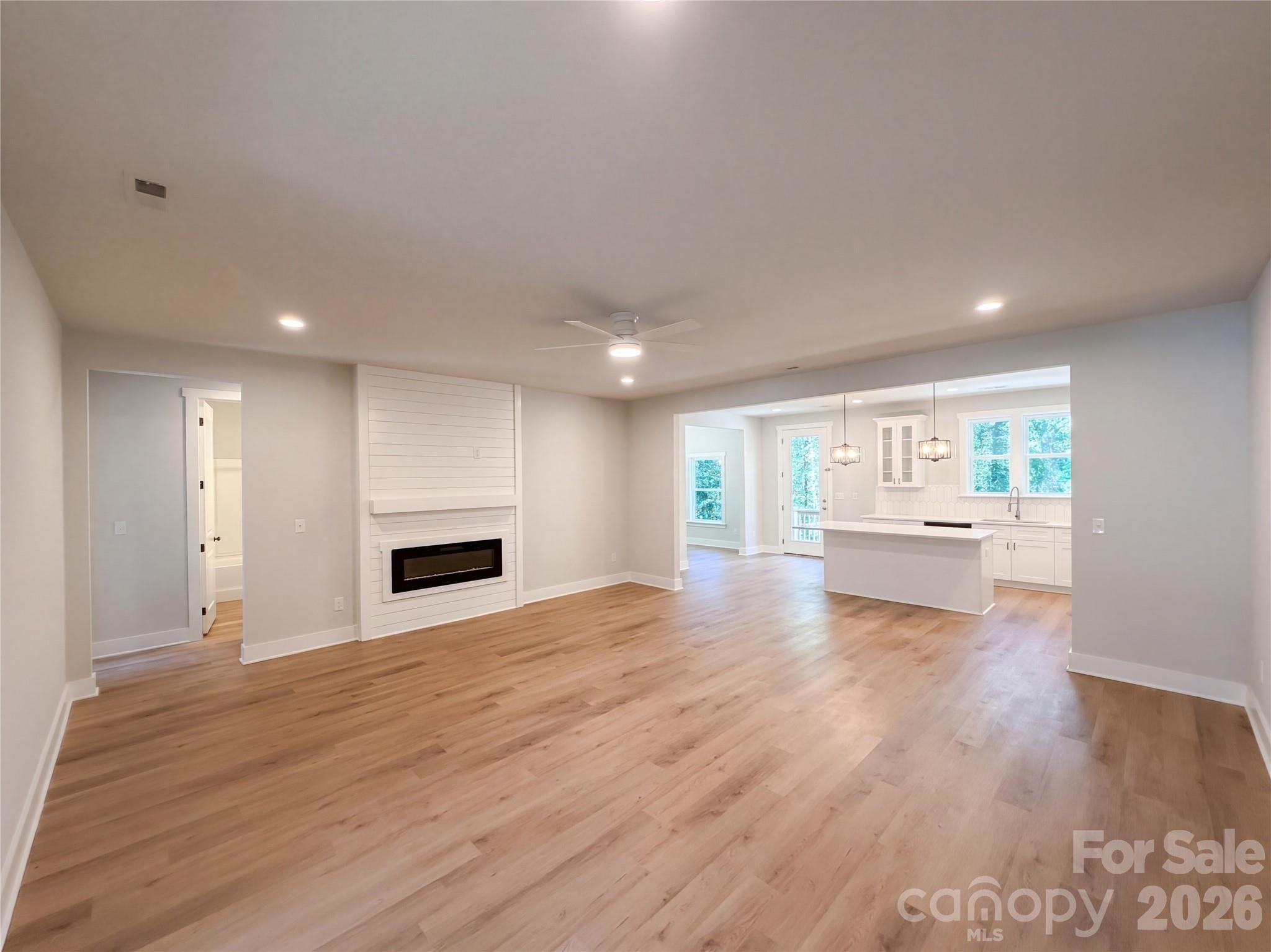 8807 Crestwood Drive Property Photo 5
