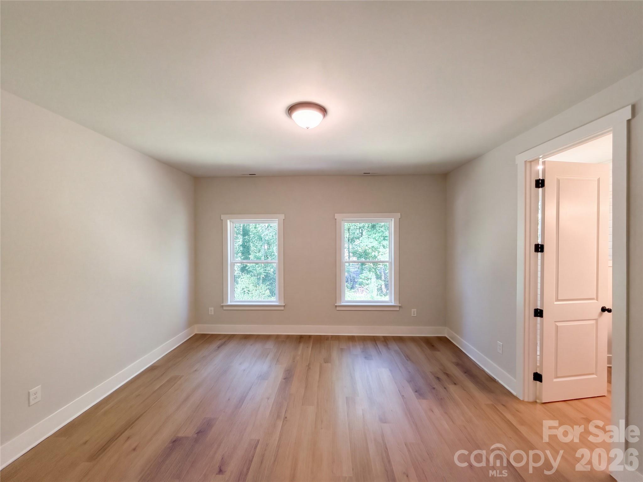 8807 Crestwood Drive Property Photo 6