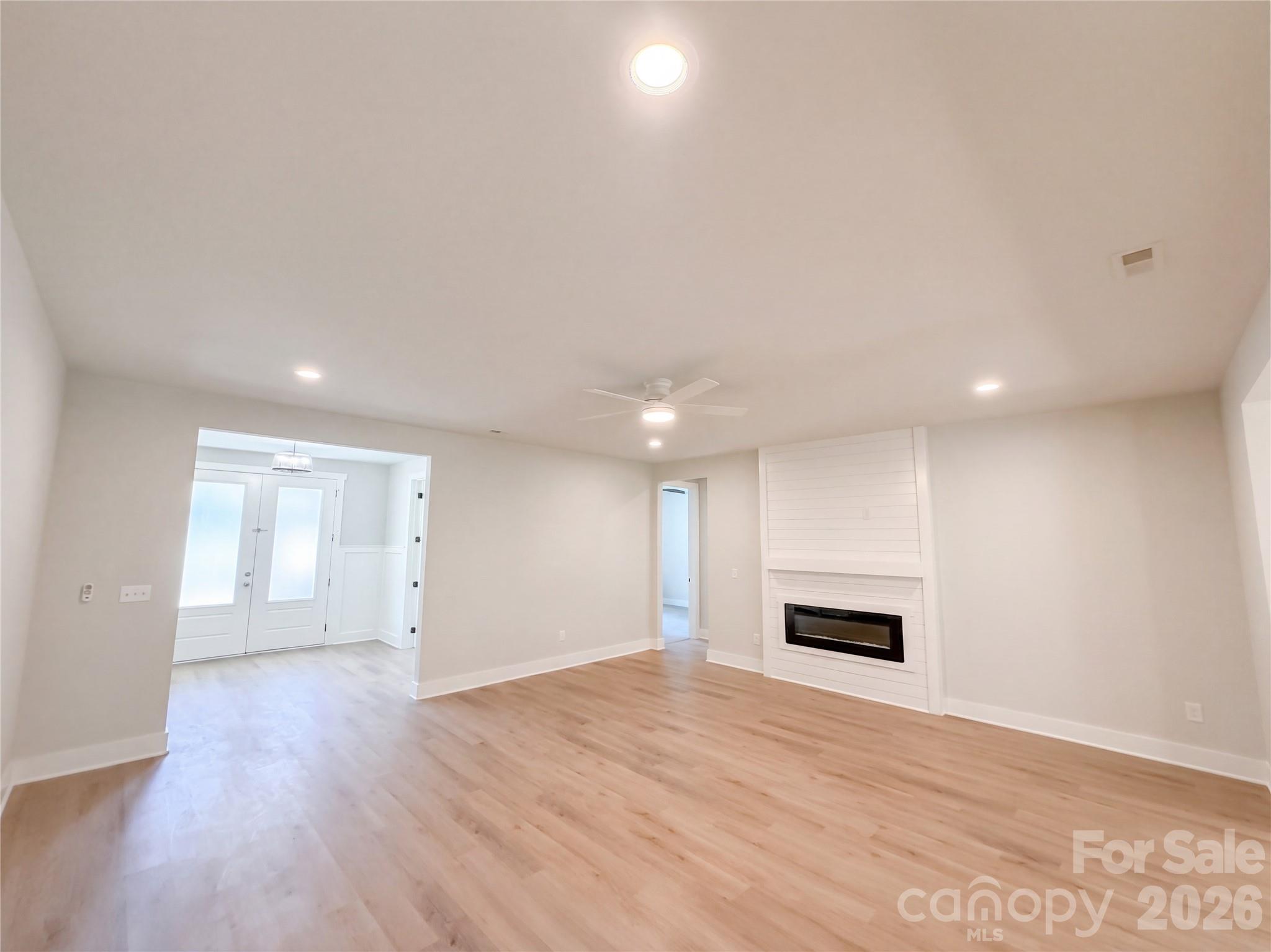 8807 Crestwood Drive Property Photo 7