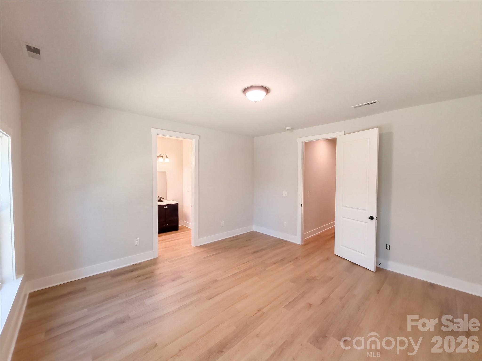 8807 Crestwood Drive Property Photo 9