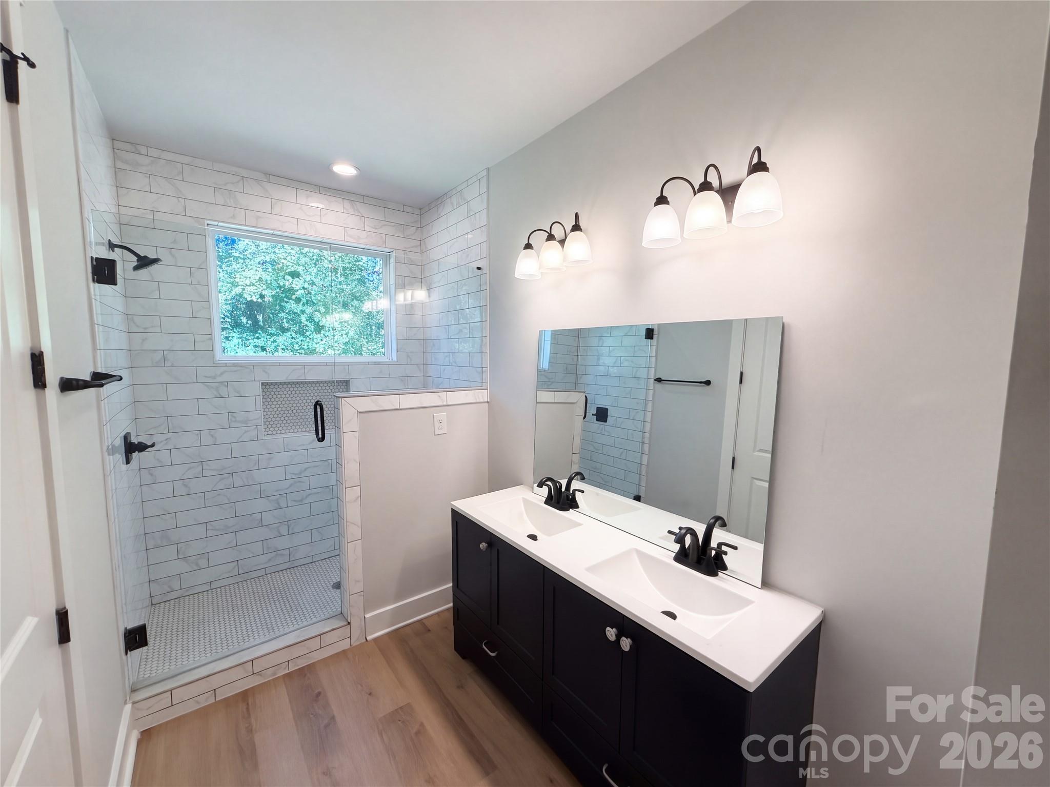 8807 Crestwood Drive Property Photo 11
