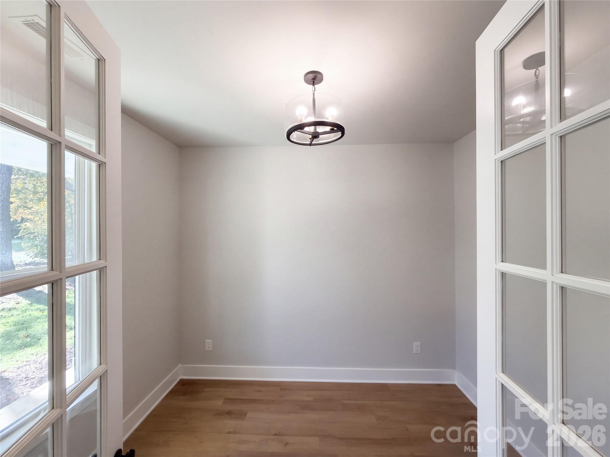 8807 Crestwood Drive Property Photo 19