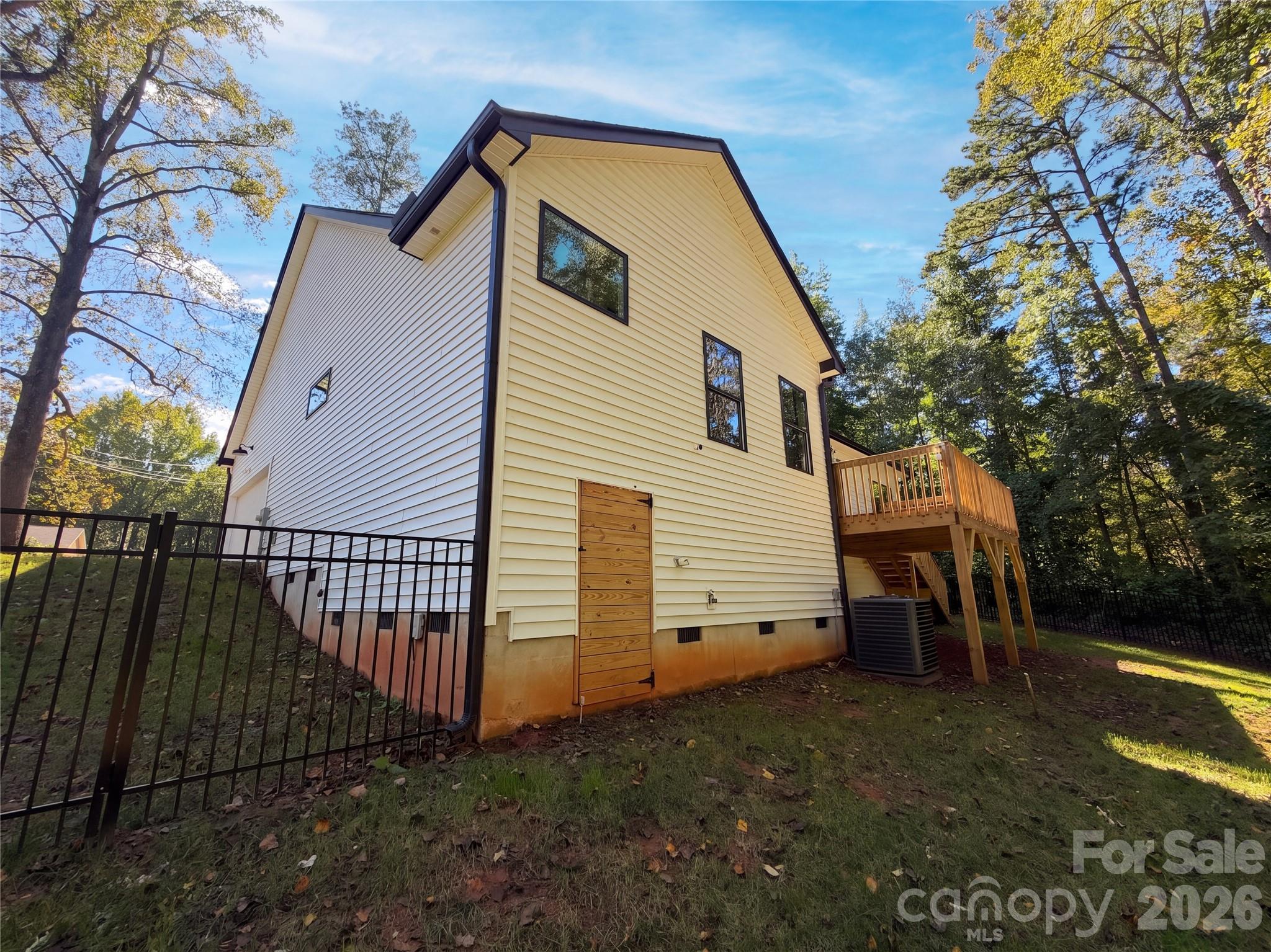 8807 Crestwood Drive Property Photo 22