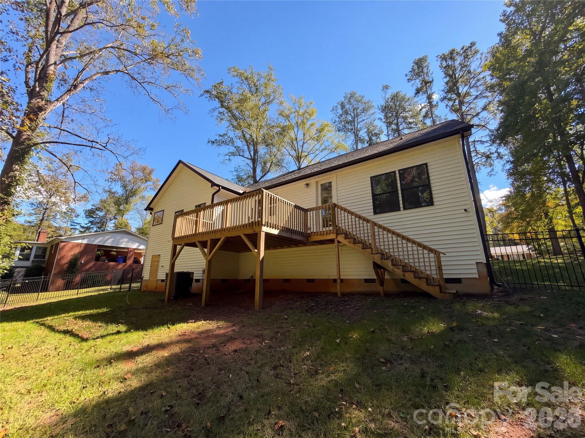 8807 Crestwood Drive Property Photo 23