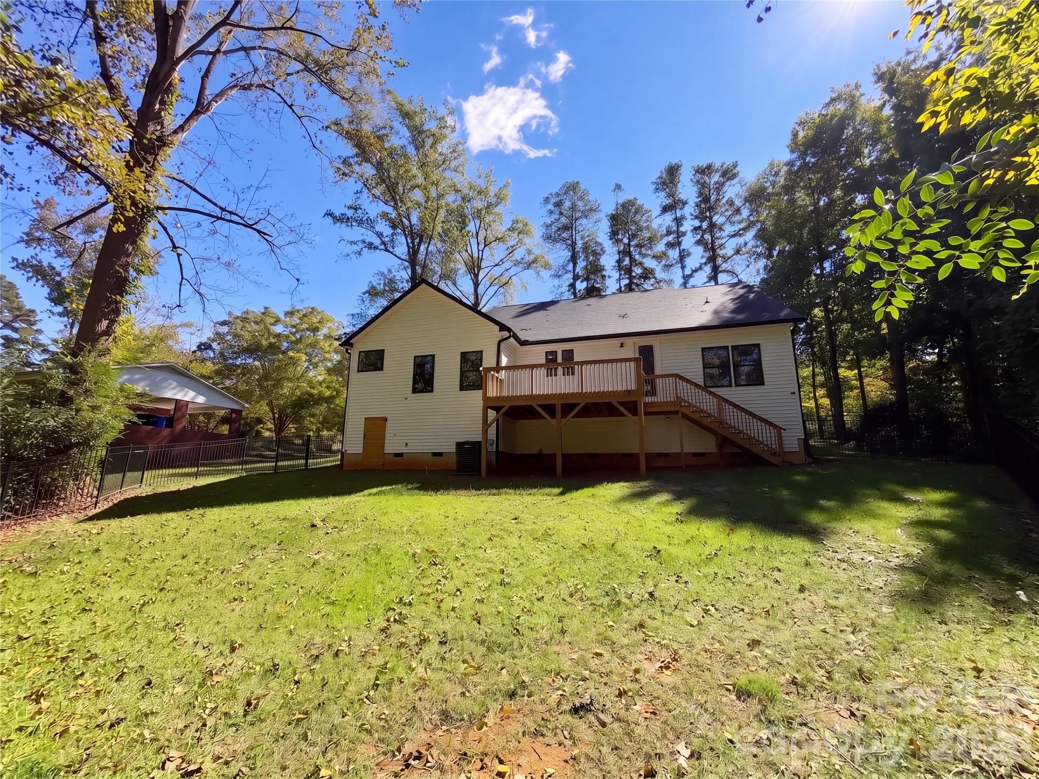 8807 Crestwood Drive Property Photo 24