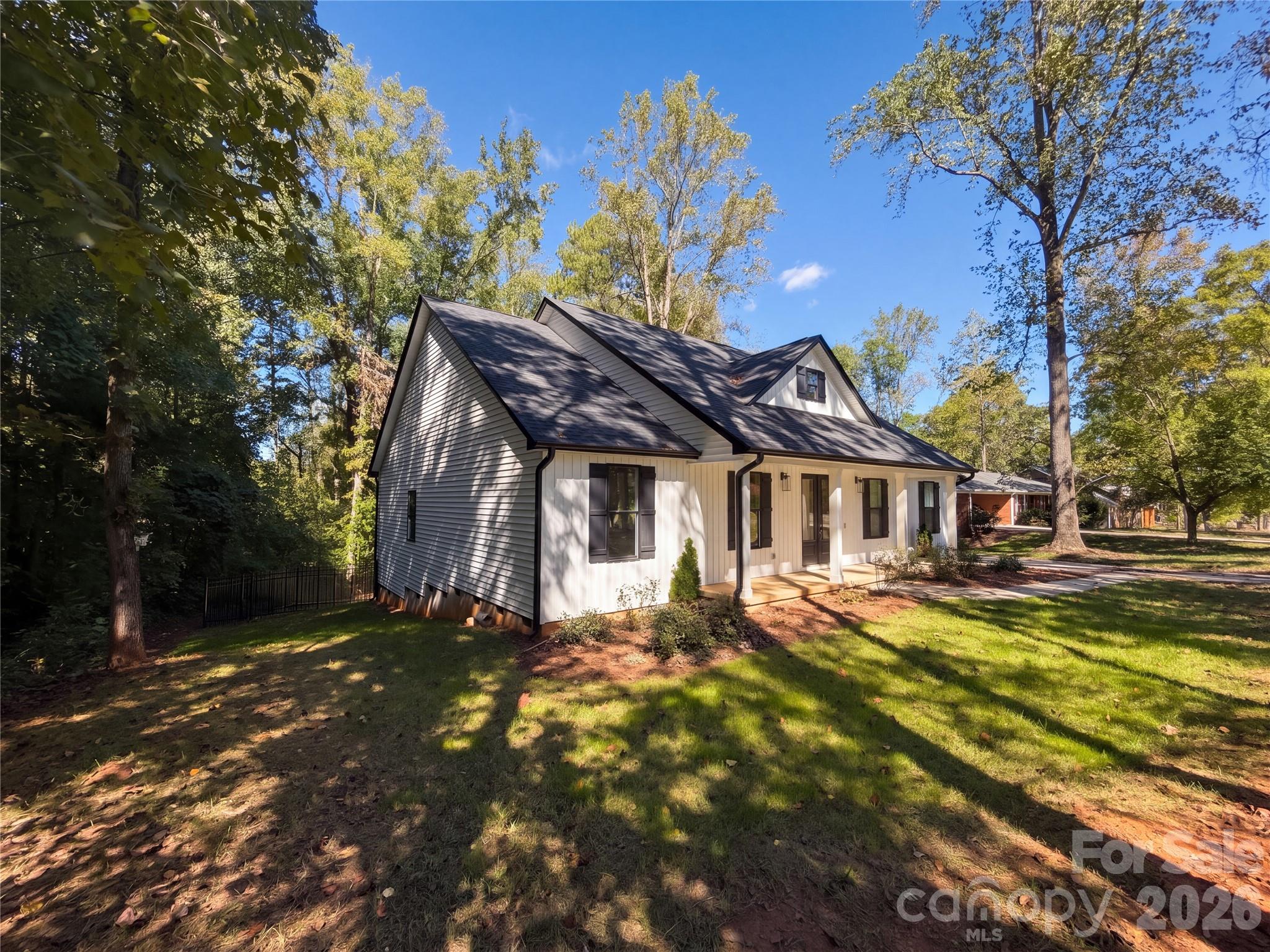 8807 Crestwood Drive Property Photo 25