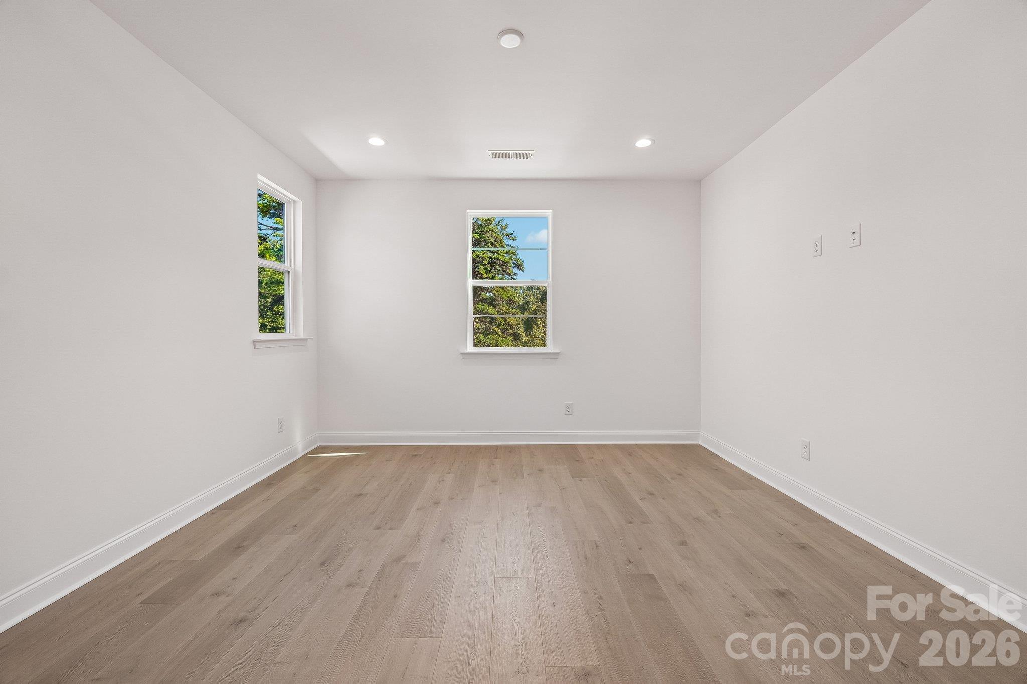 15625 Northcross Drive Property Photo 10