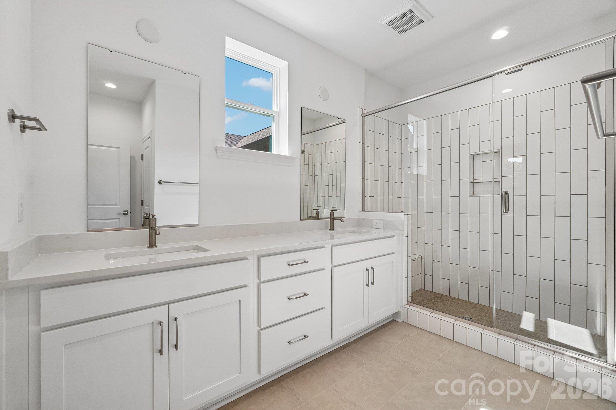 15625 Northcross Drive Property Photo 12