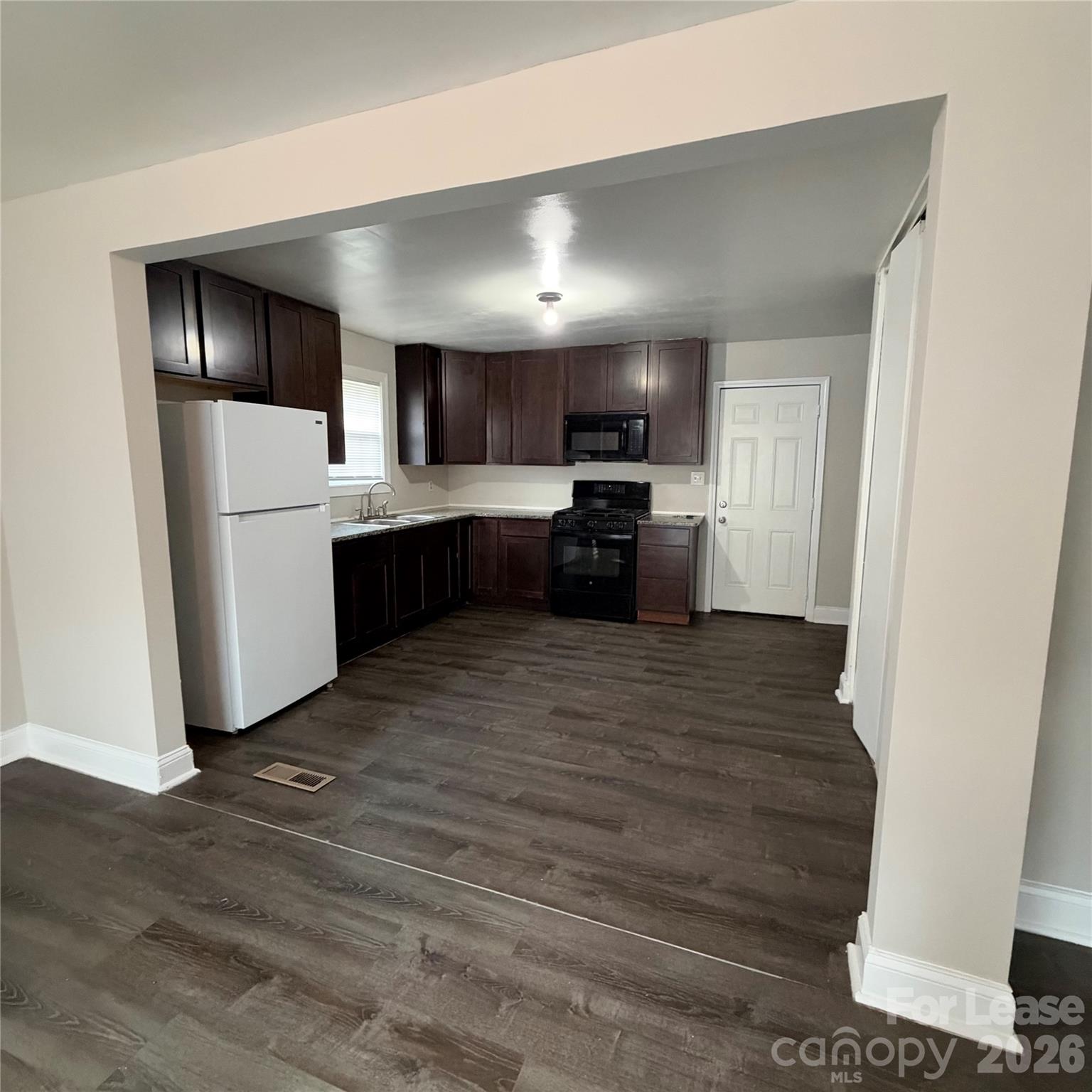 608 Peaceful Glen Road Property Photo 2