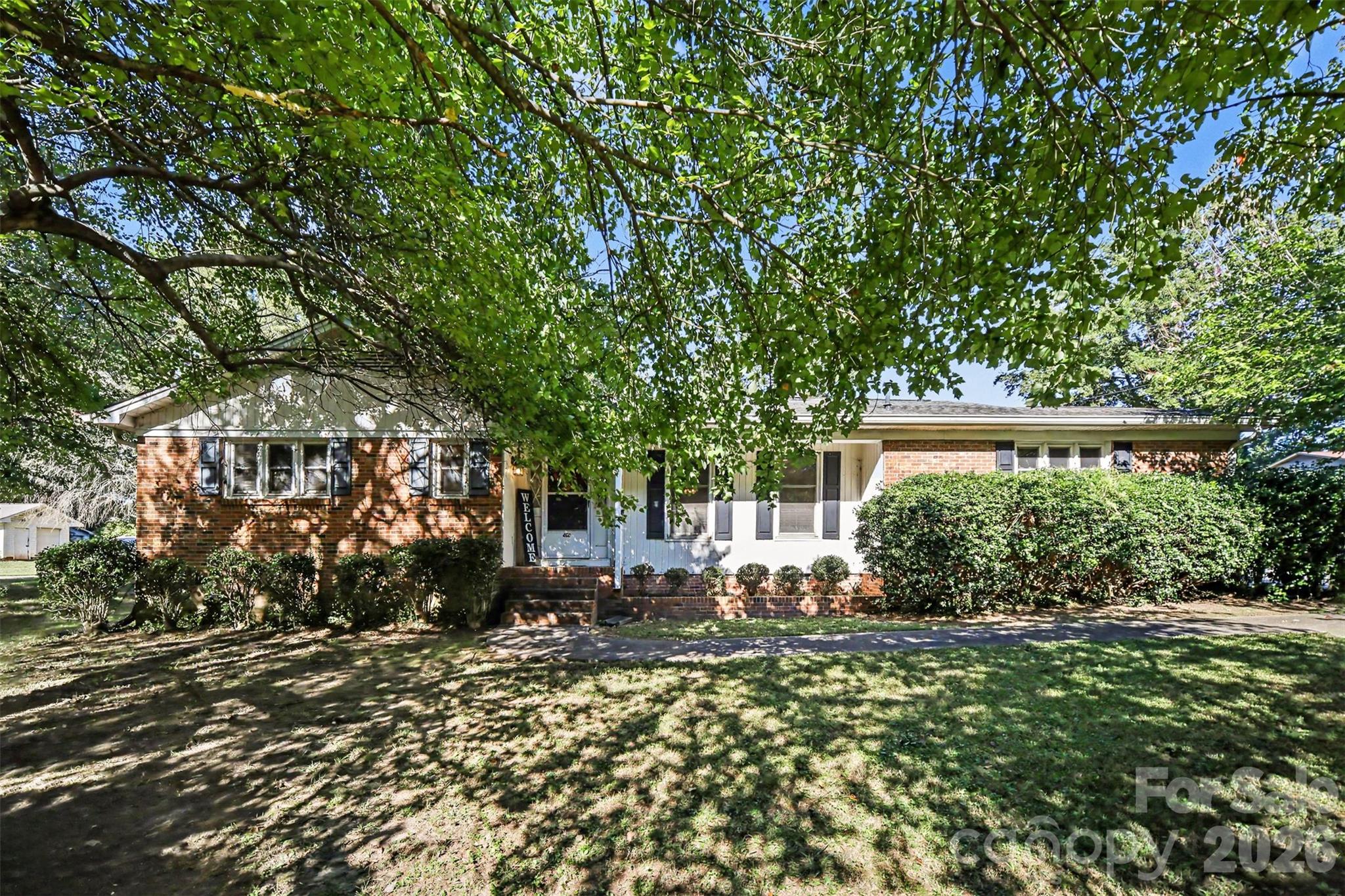 402 Sunset Circle Property Photo 1