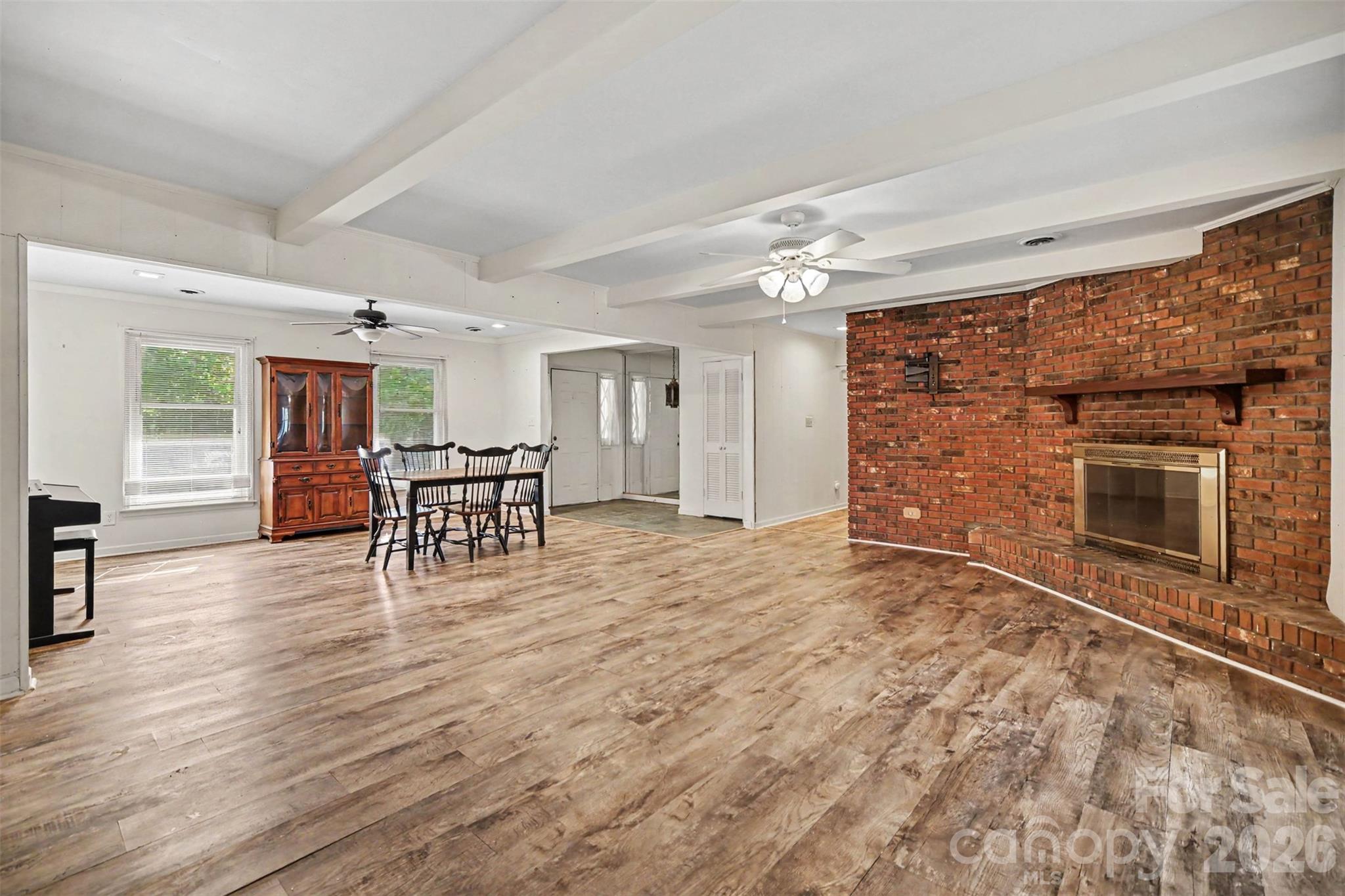 402 Sunset Circle Property Photo 4