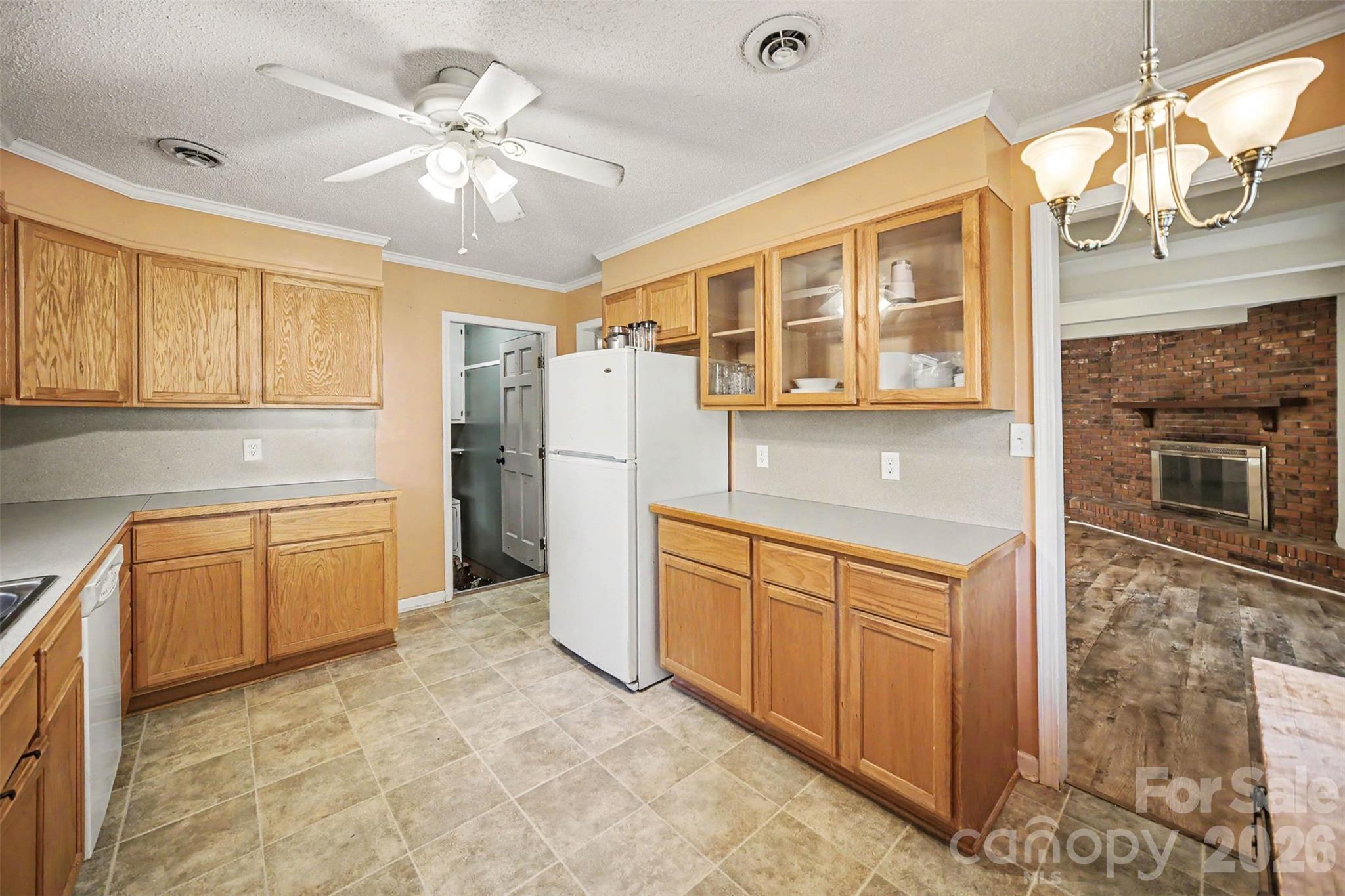 402 Sunset Circle Property Photo 8