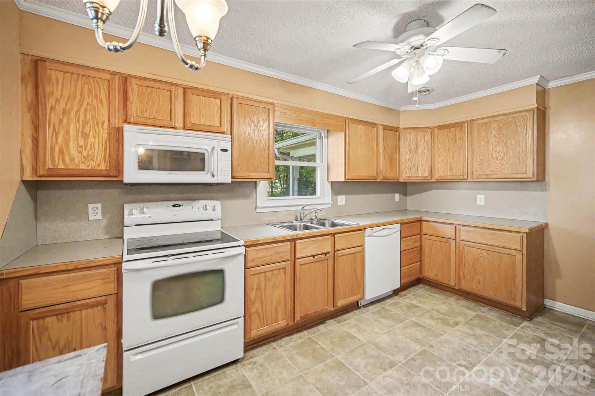 402 Sunset Circle Property Photo 9