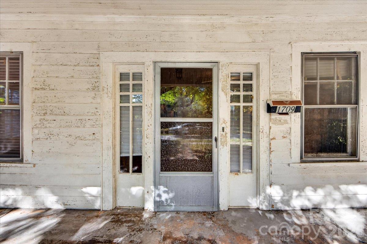 1709 The Plaza None Property Photo 2