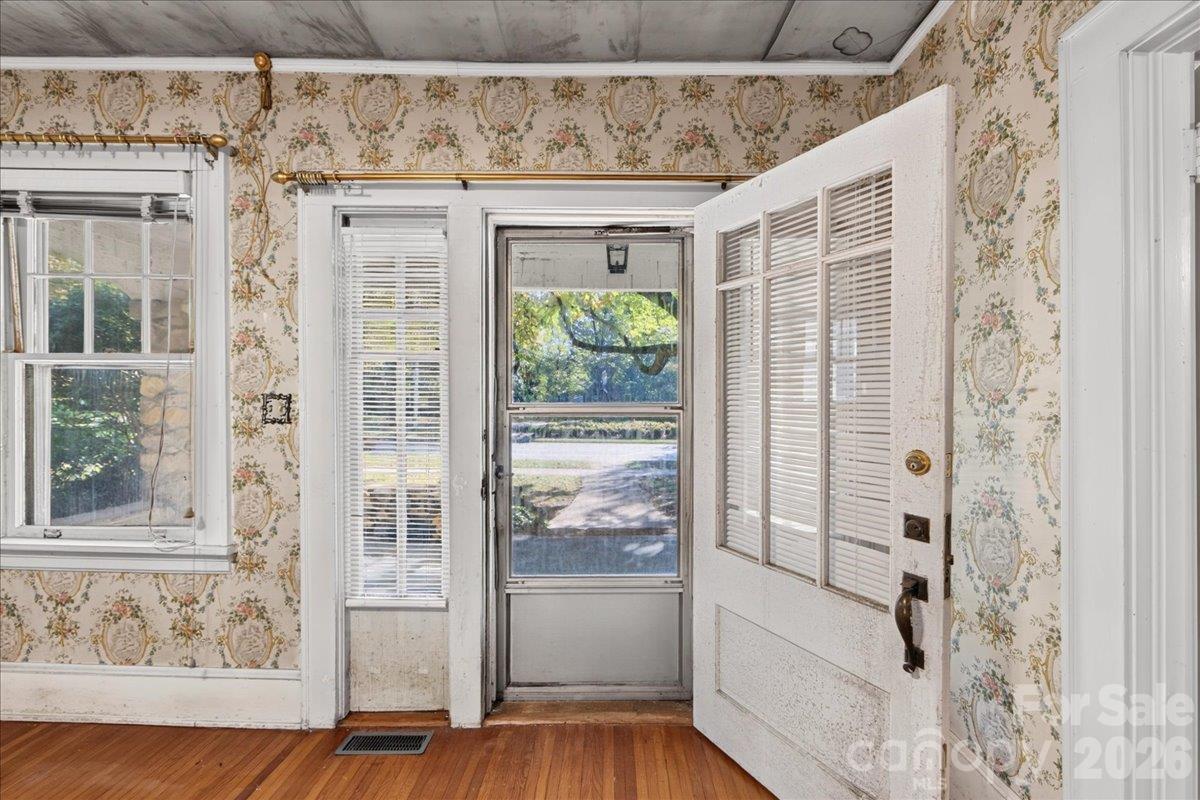 1709 The Plaza None Property Photo 3