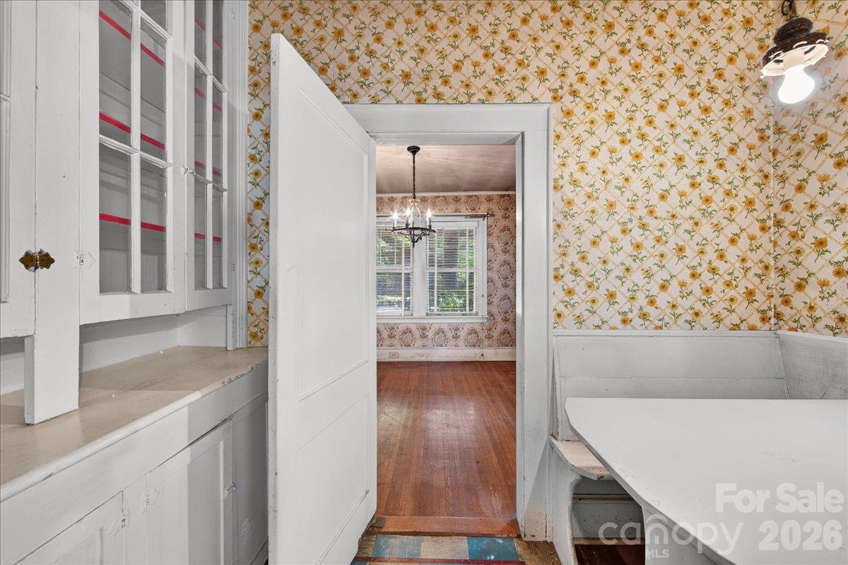 1709 The Plaza None Property Photo 8