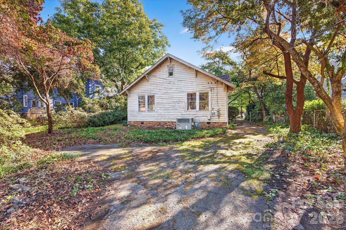 1709 The Plaza None Property Photo 14