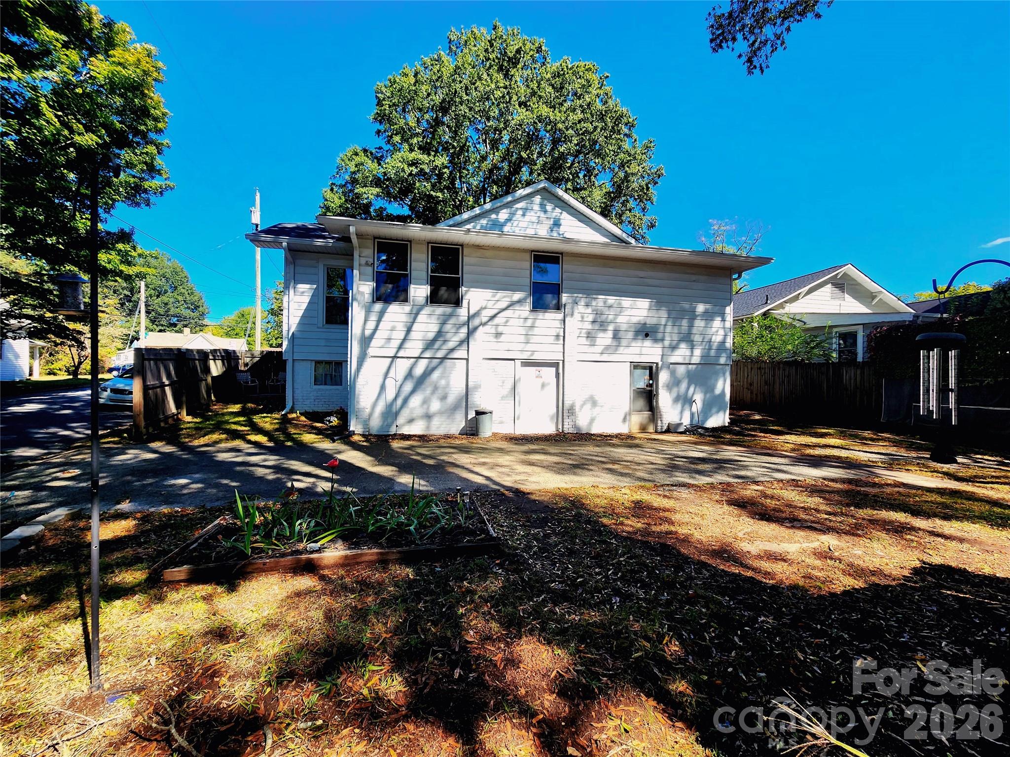 317 Kerr Street Property Photo 3