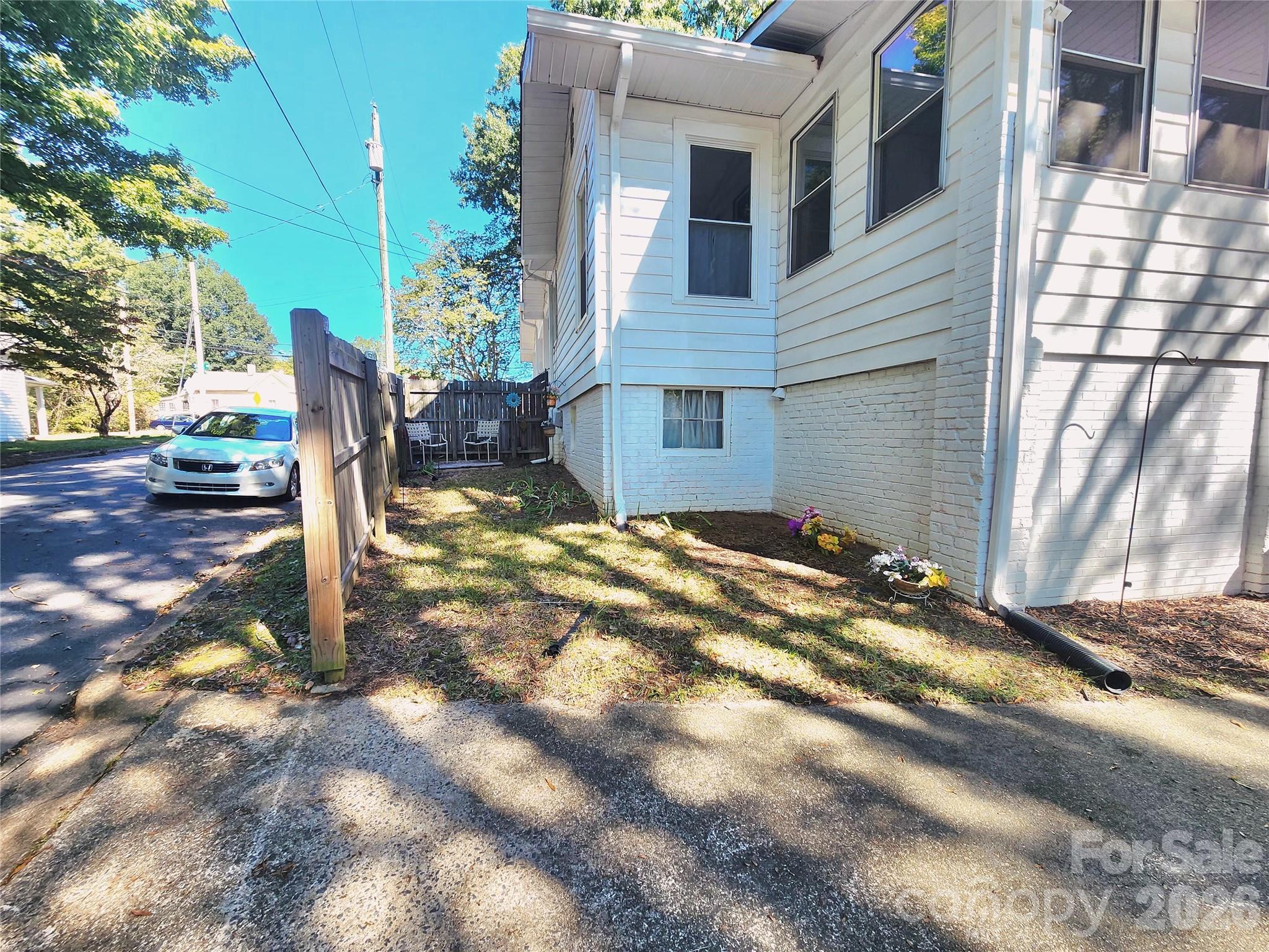317 Kerr Street Property Photo 5