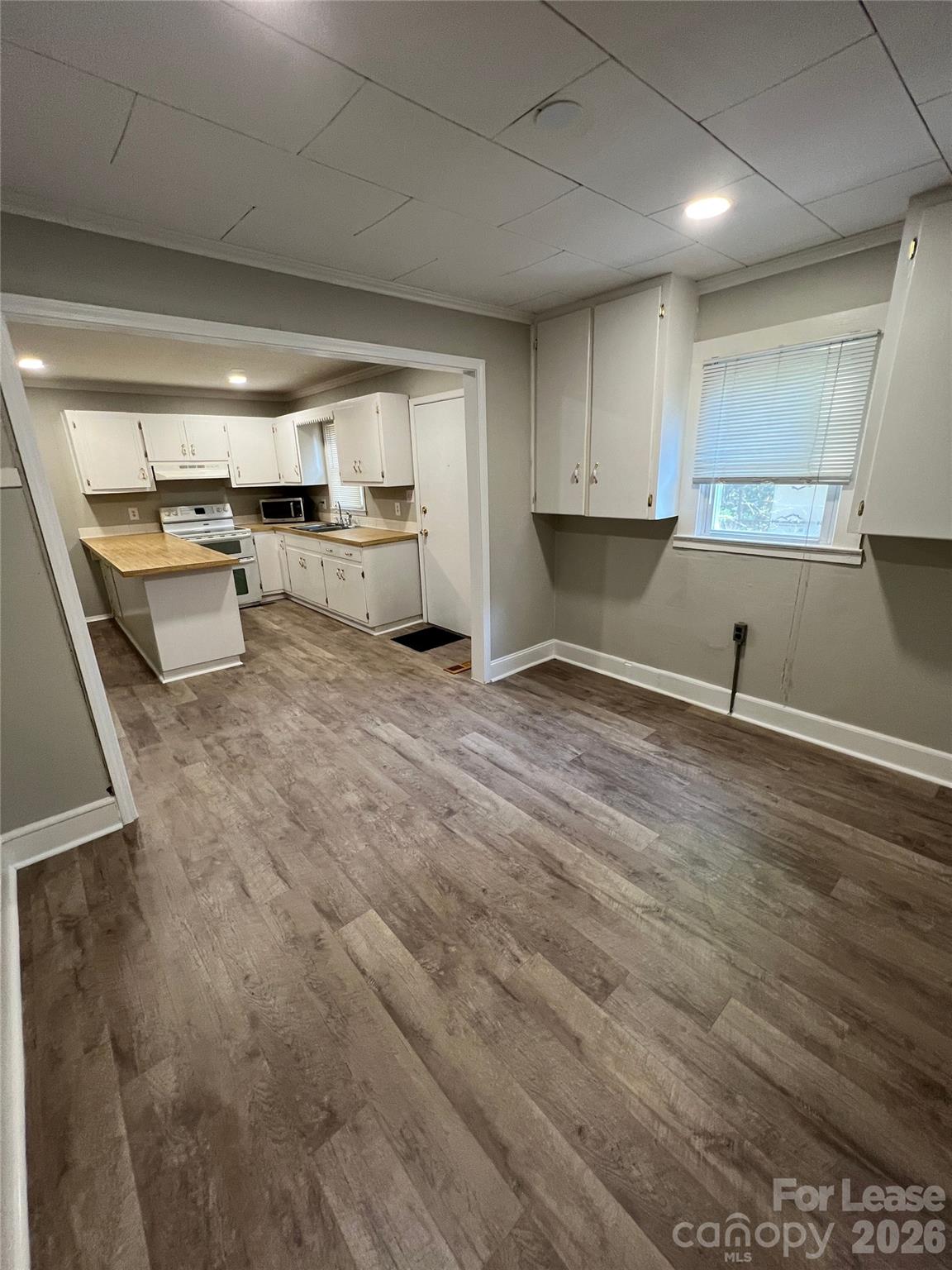 1302 White Lane Property Photo 6