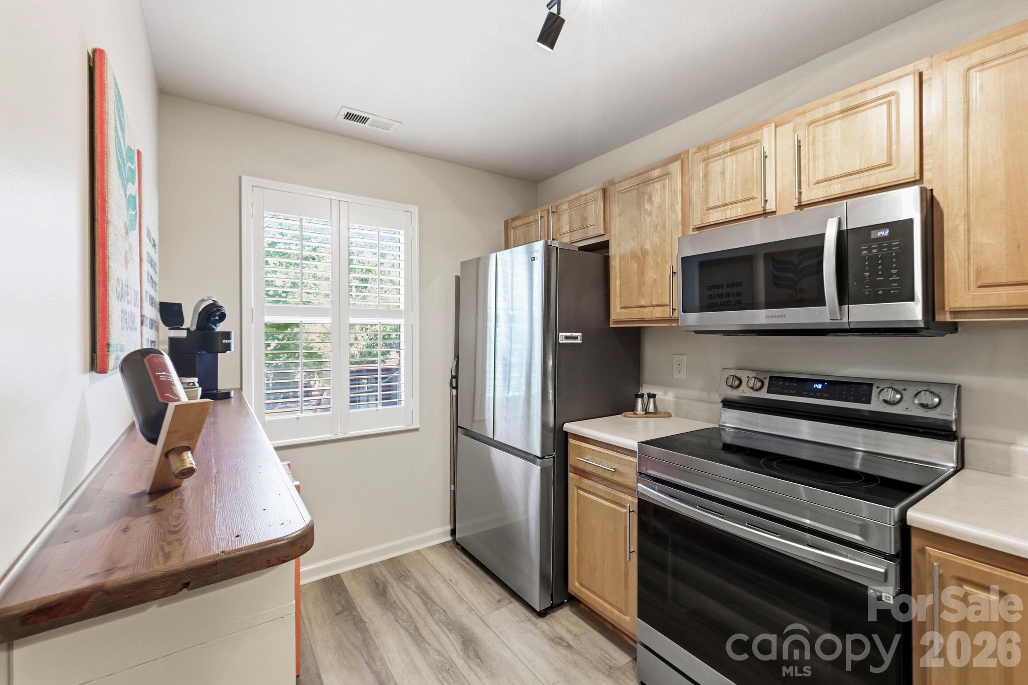 805 Carlyle Way Property Photo 5
