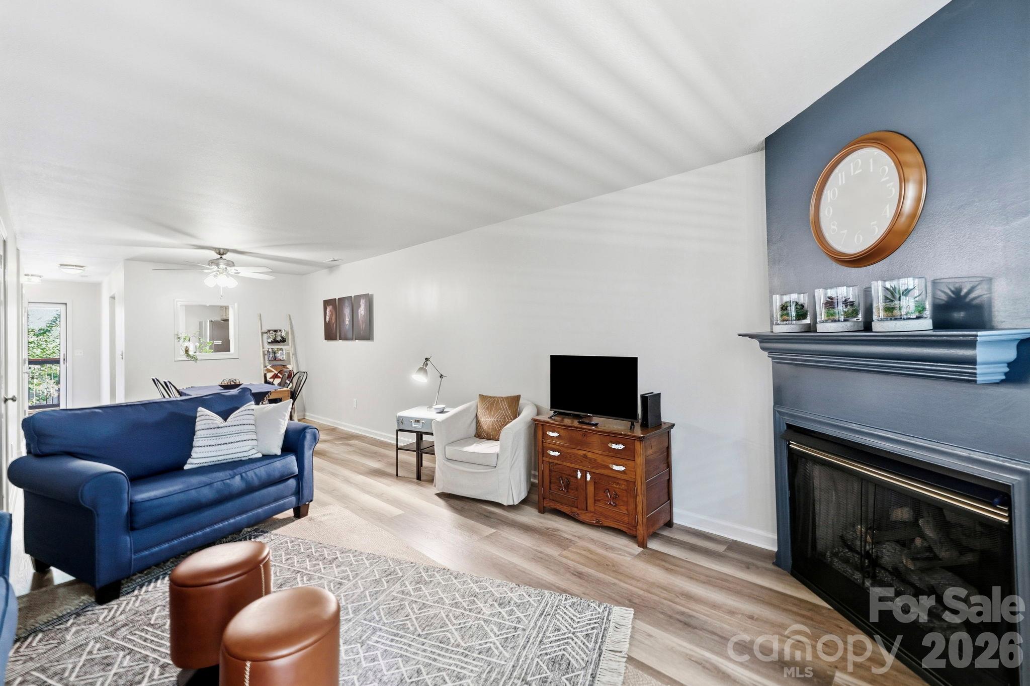 805 Carlyle Way Property Photo 11