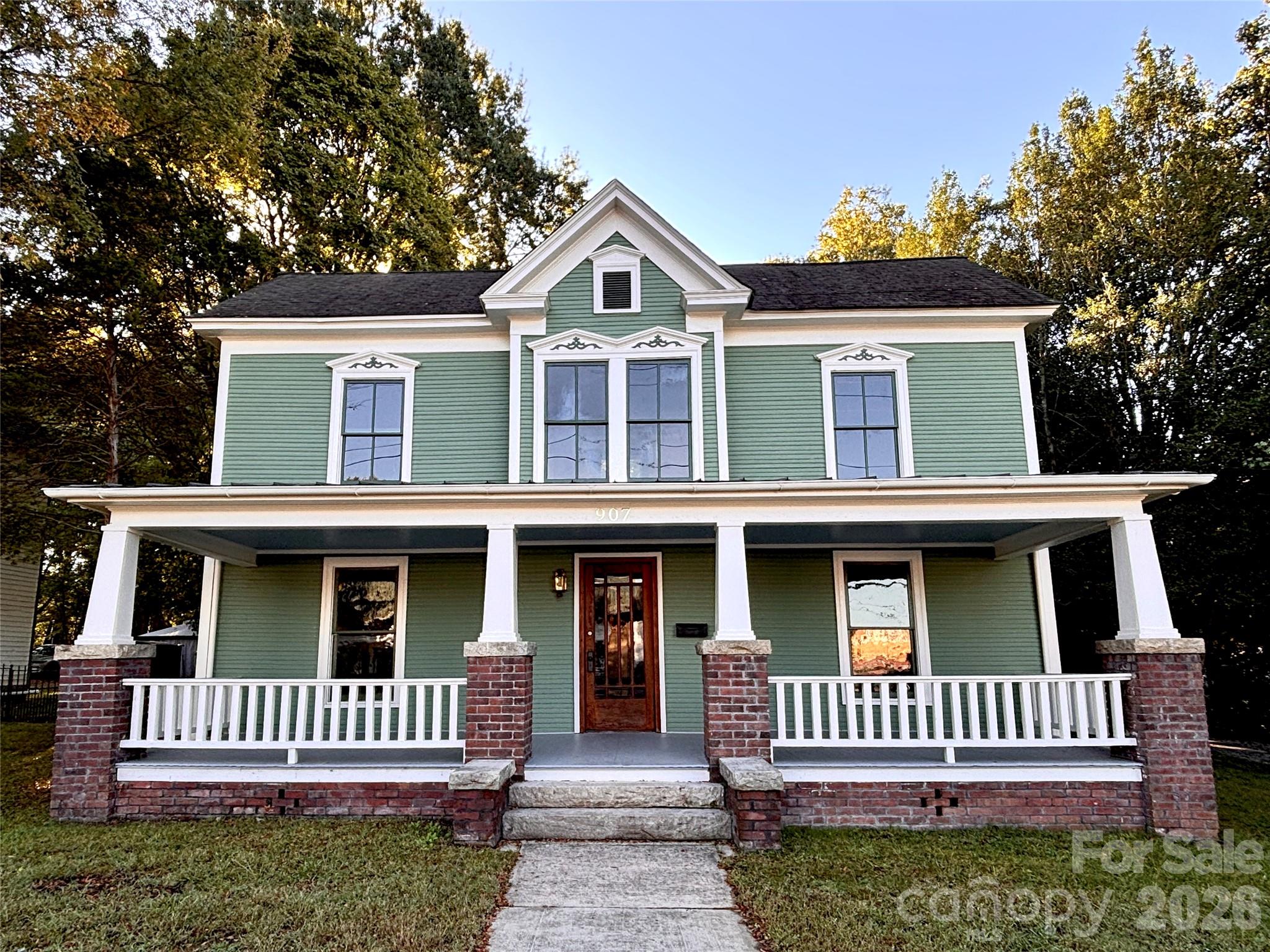 907 S Fulton Street Property Photo 1
