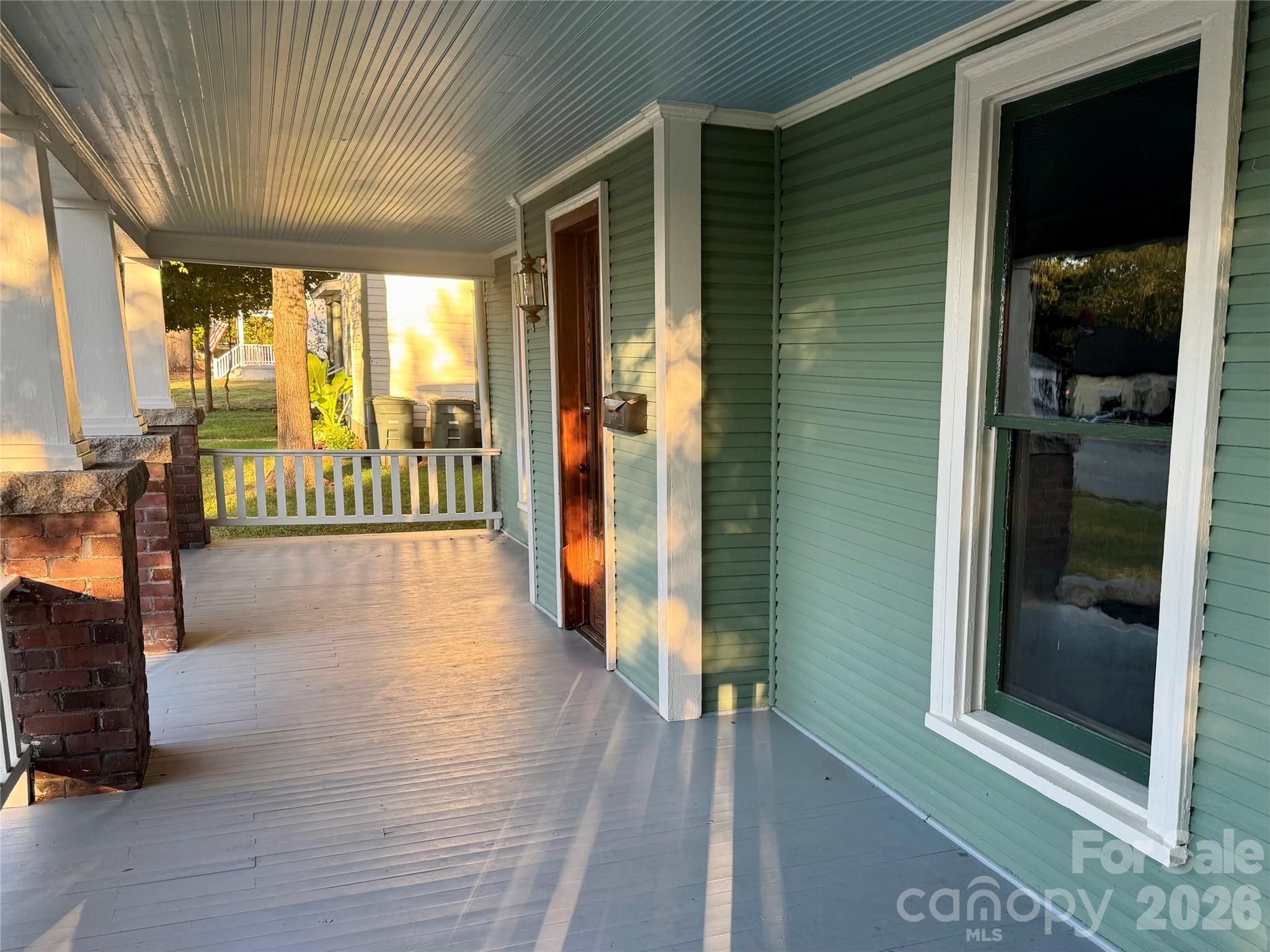 907 S Fulton Street Property Photo 3