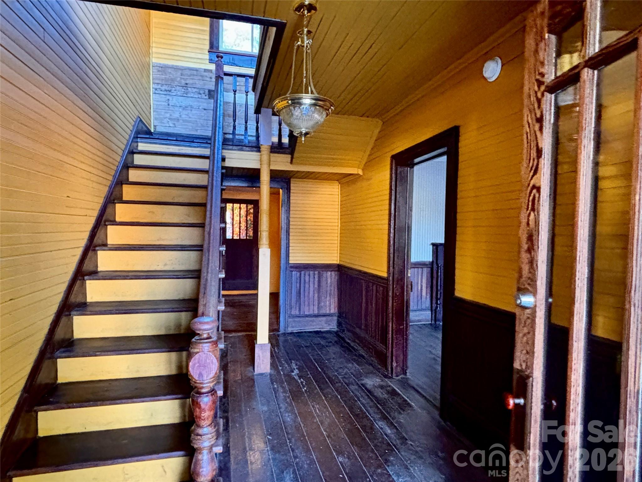 907 S Fulton Street Property Photo 4