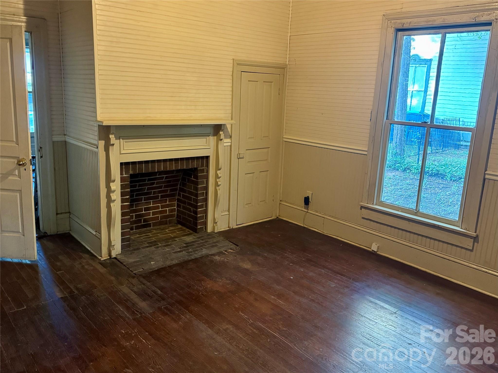 907 S Fulton Street Property Photo 6