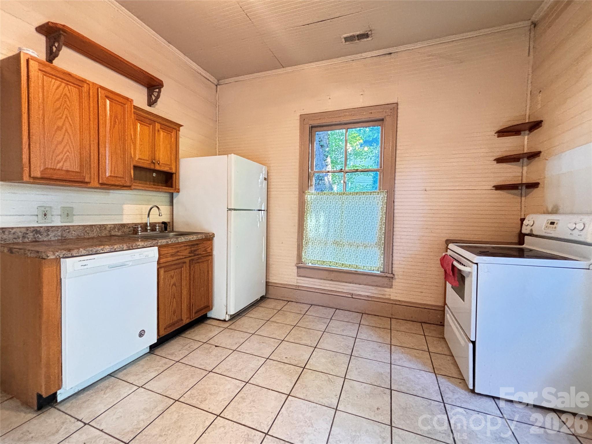 907 S Fulton Street Property Photo 8
