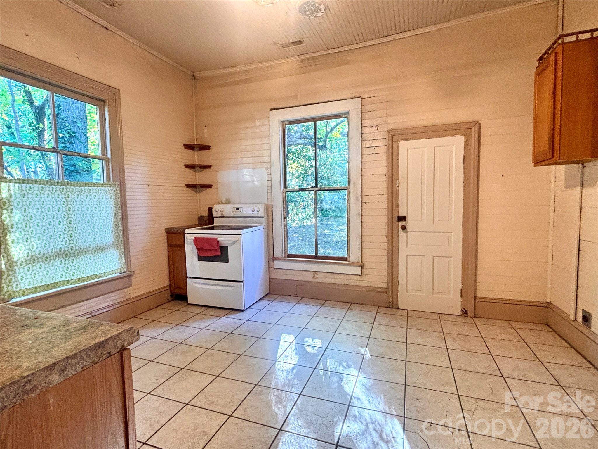 907 S Fulton Street Property Photo 9