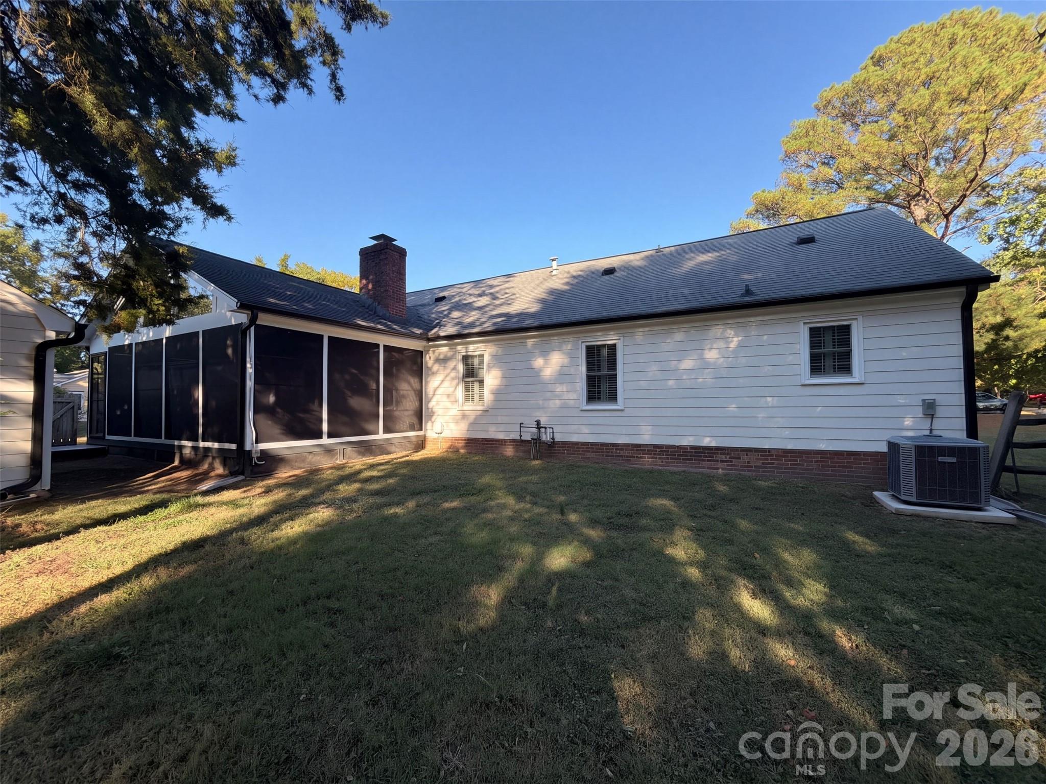 4704 Benridge Lane Property Photo 5