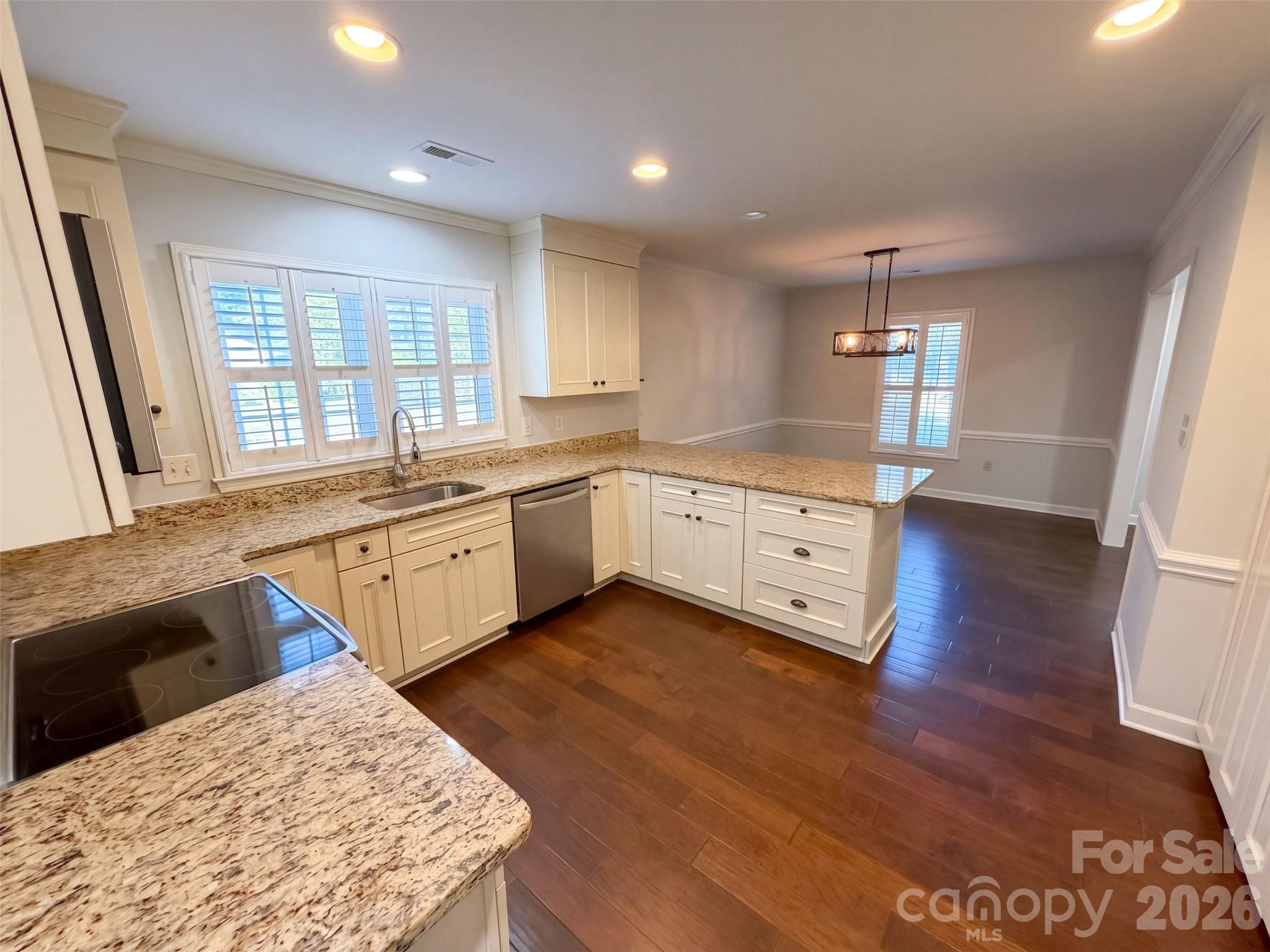 4704 Benridge Lane Property Photo 7