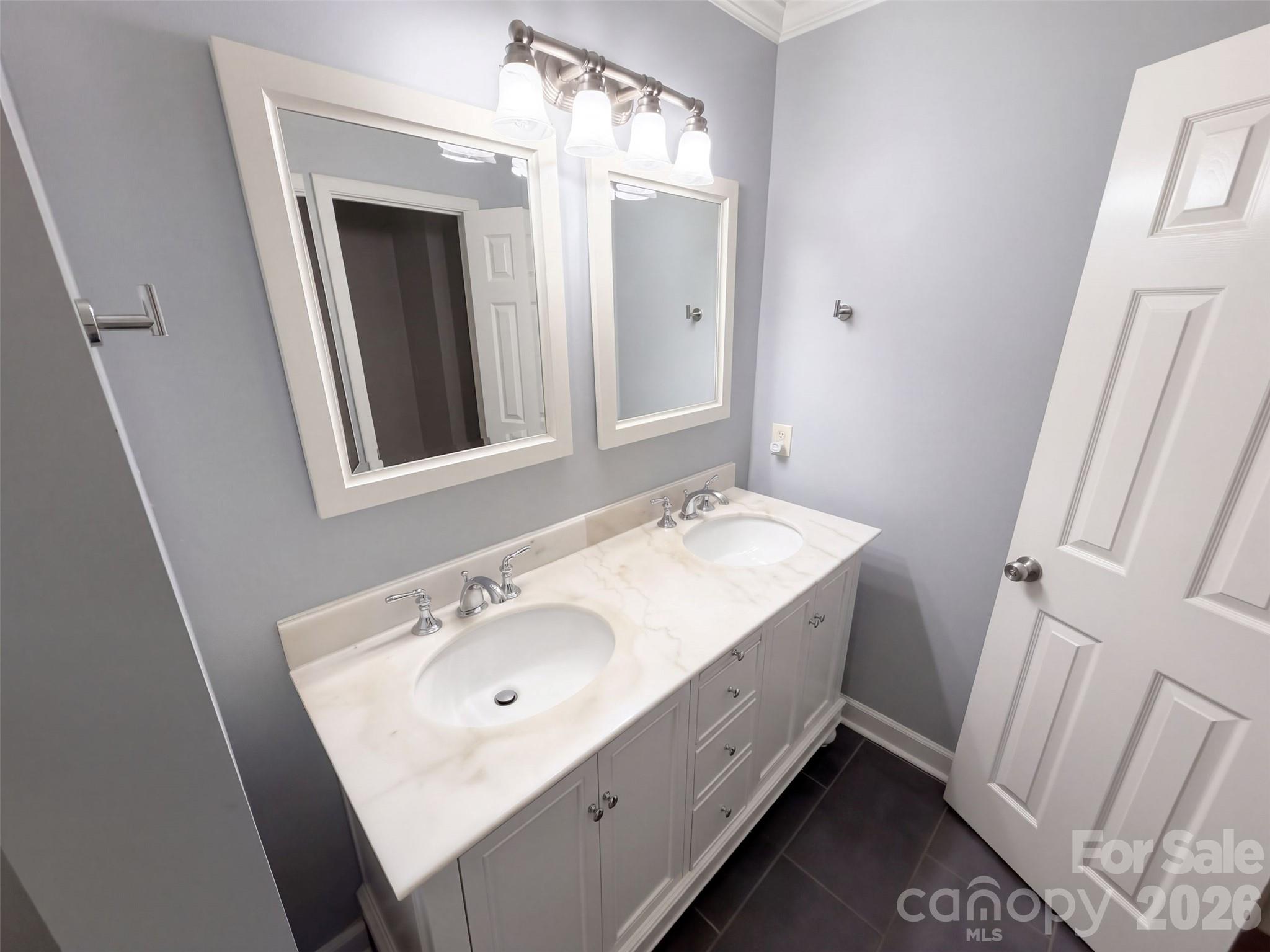 4704 Benridge Lane Property Photo 24