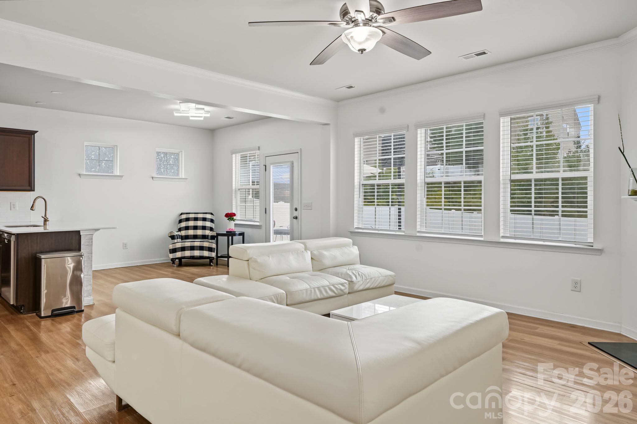 1122 Loggerhead Drive Property Photo 11