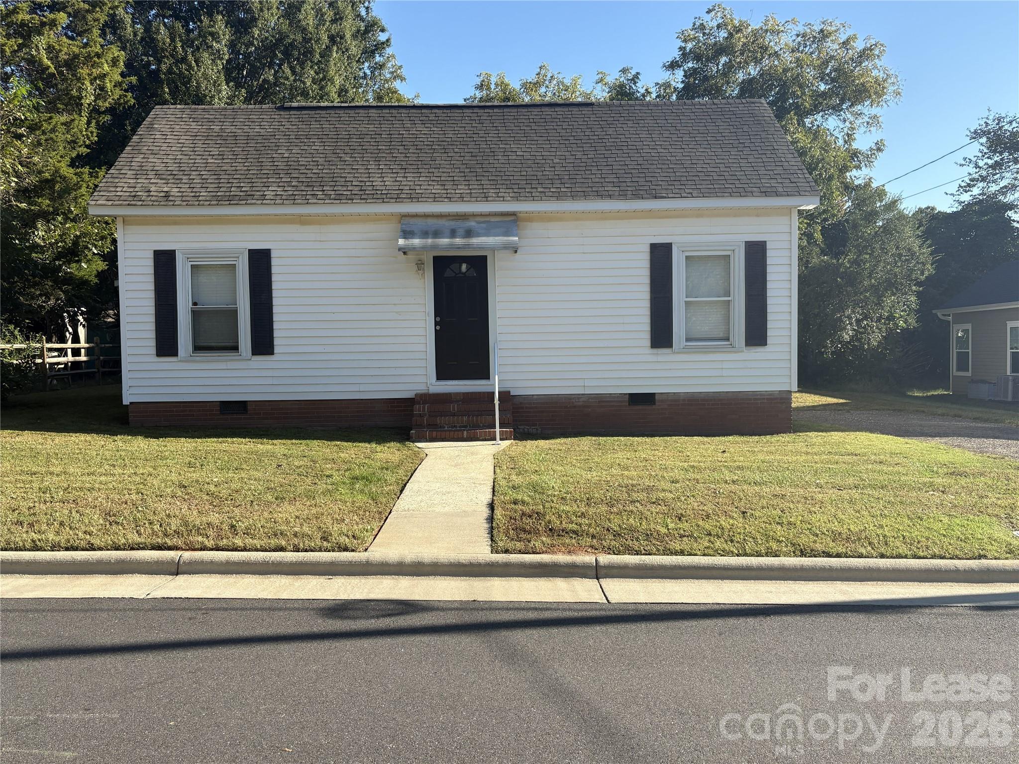 332 E Lowrance Avenue Property Photo 1