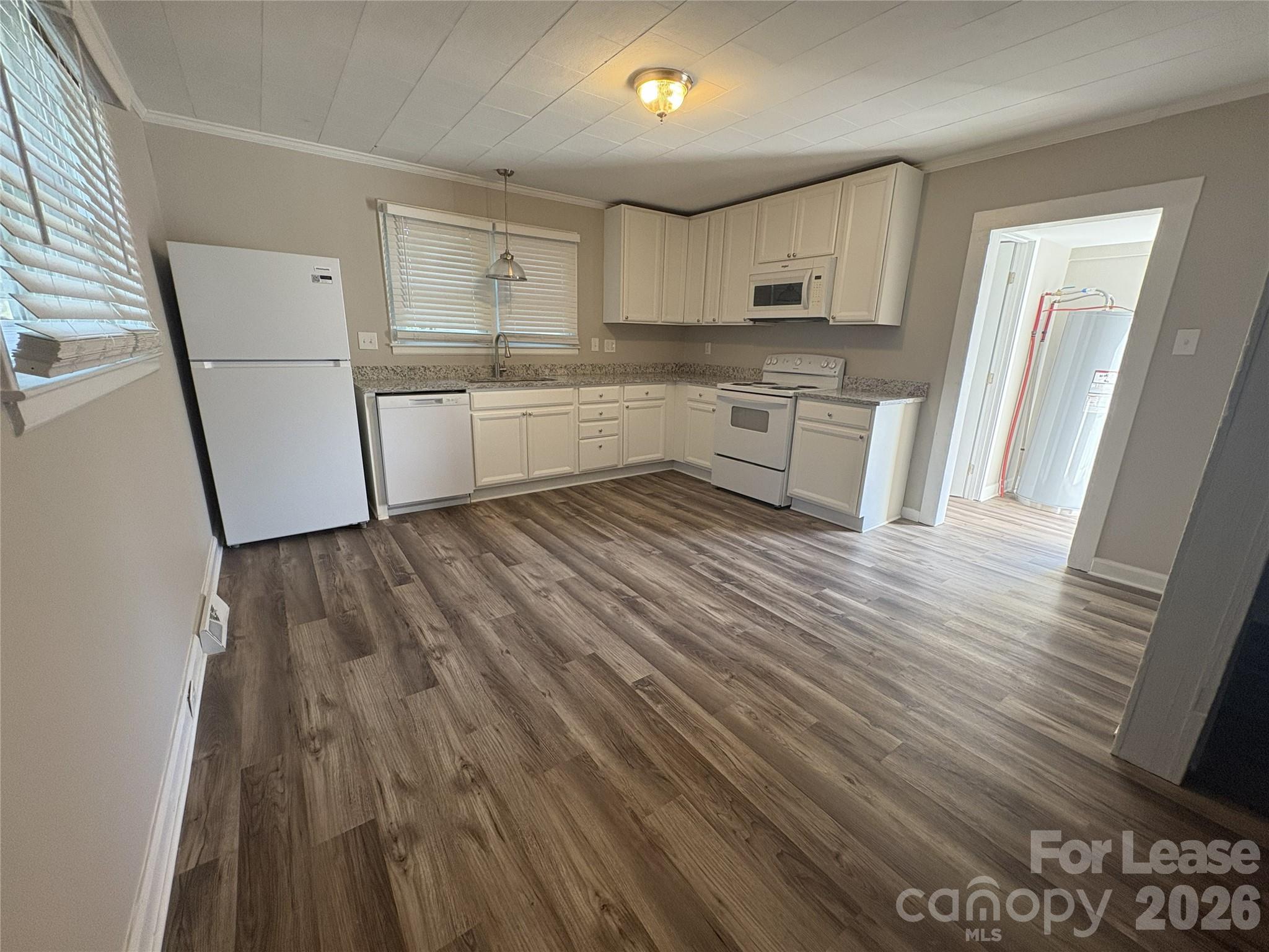 332 E Lowrance Avenue Property Photo 4