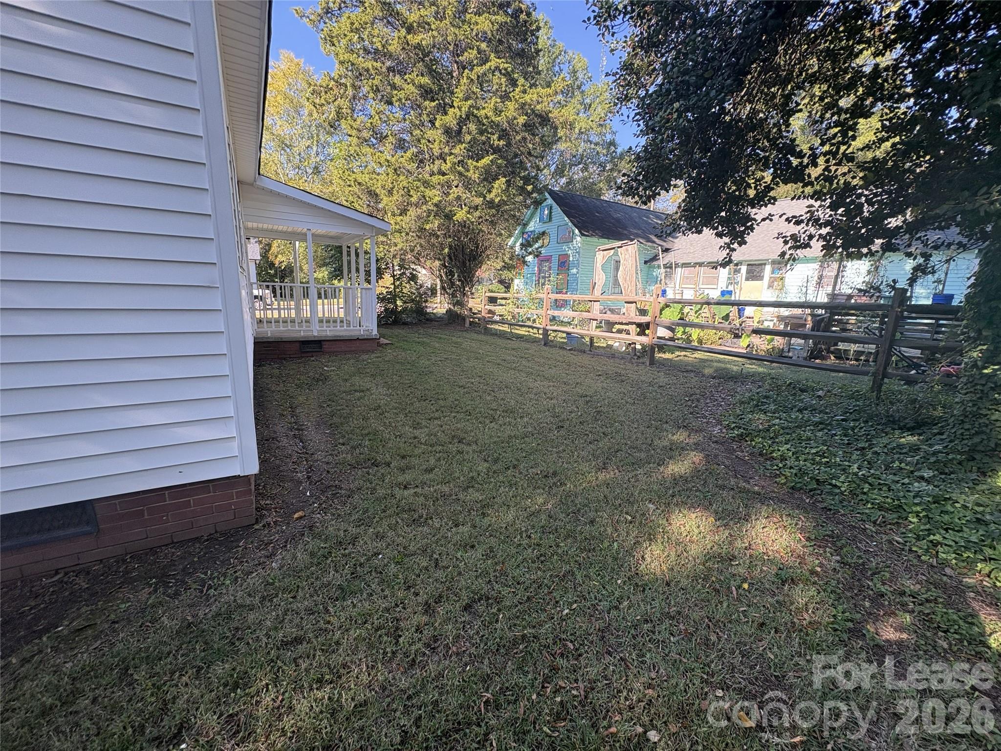 332 E Lowrance Avenue Property Photo 21