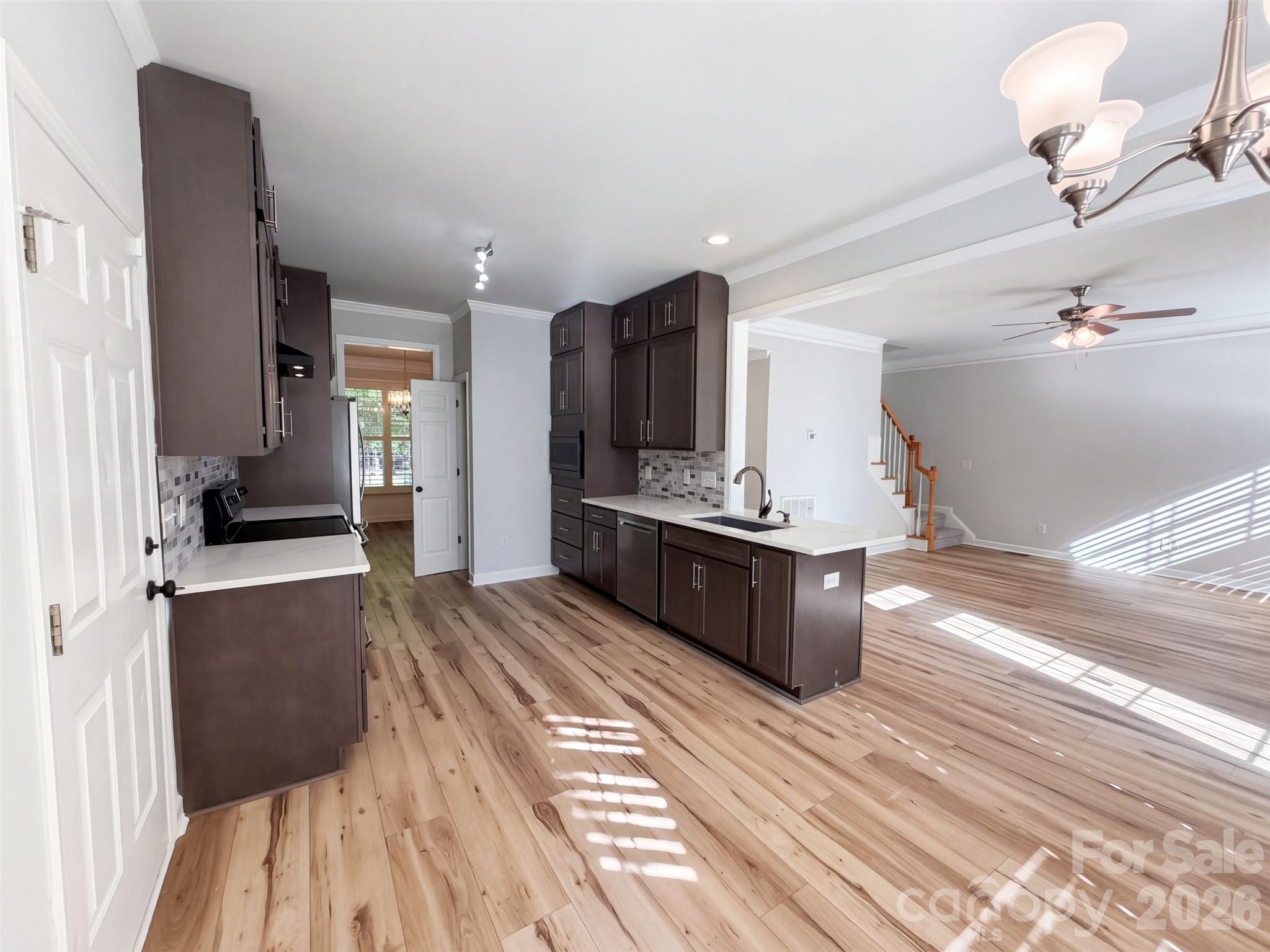 1463 The Crossing Property Photo 2