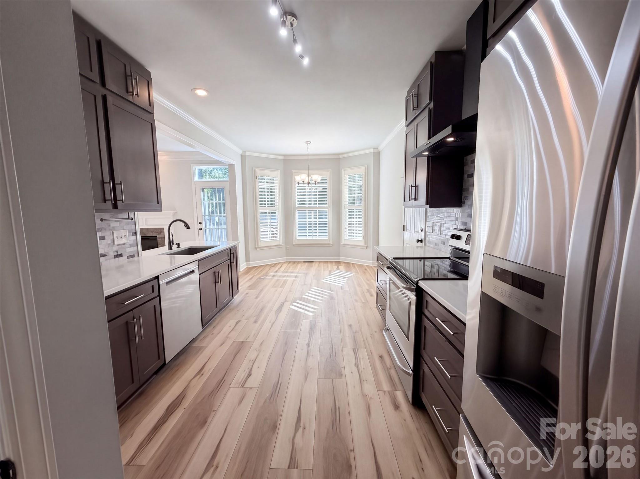 1463 The Crossing Property Photo 6