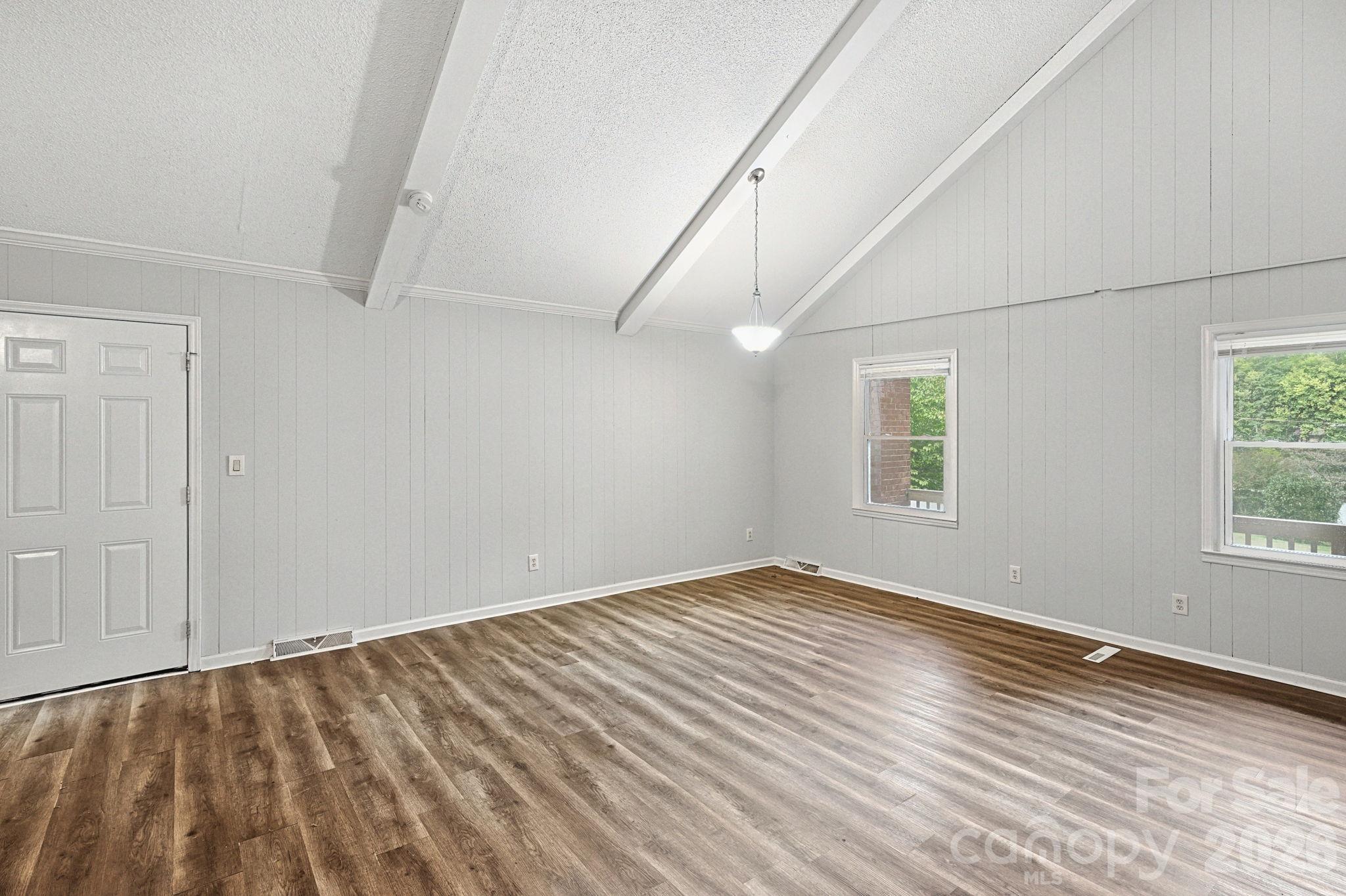 6205 Ferncliff Drive Property Photo 3
