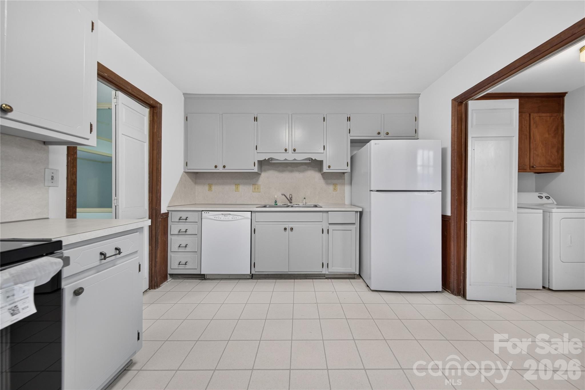6869 Dumbarton Drive Property Photo 8