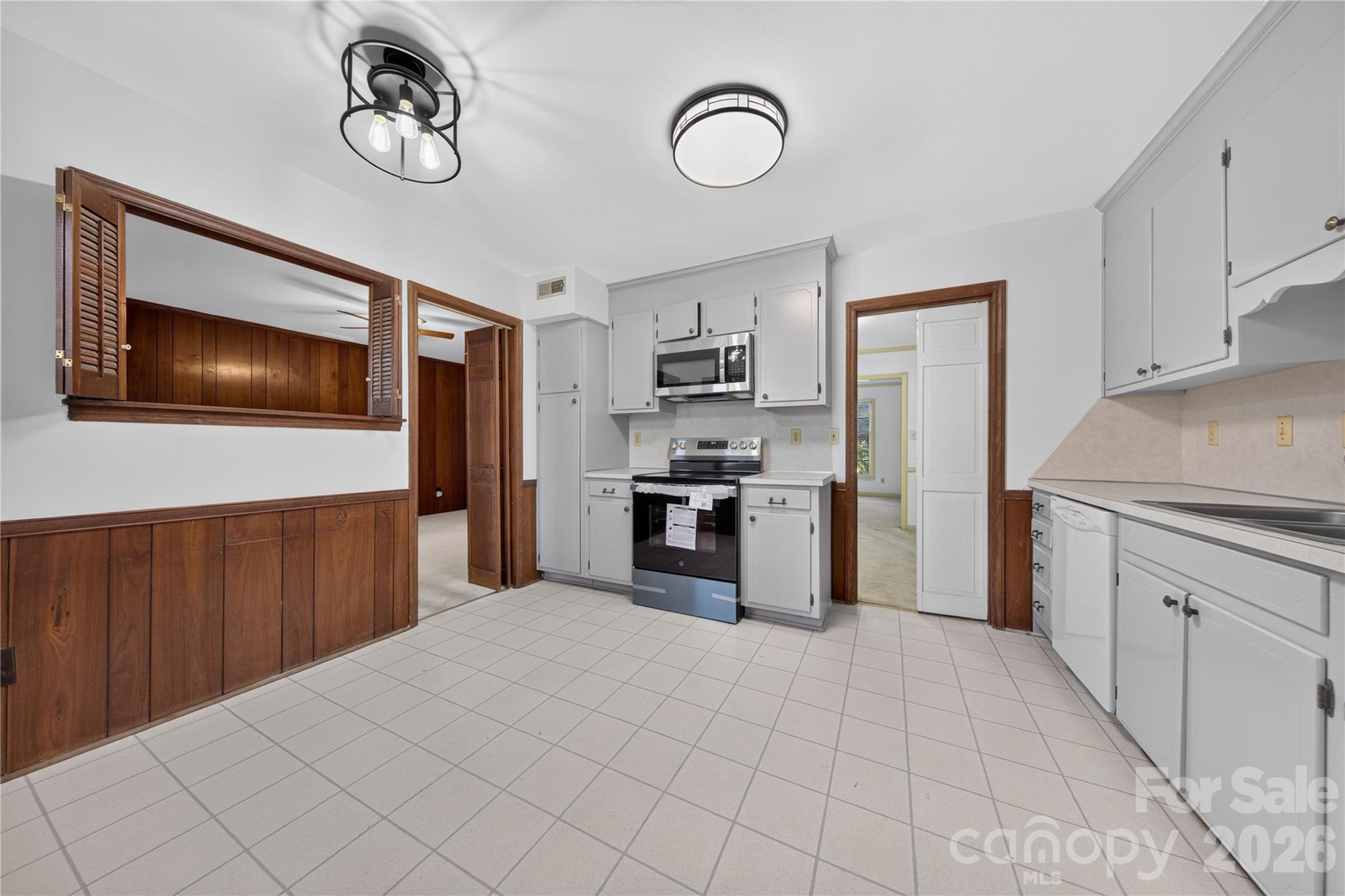 6869 Dumbarton Drive Property Photo 9